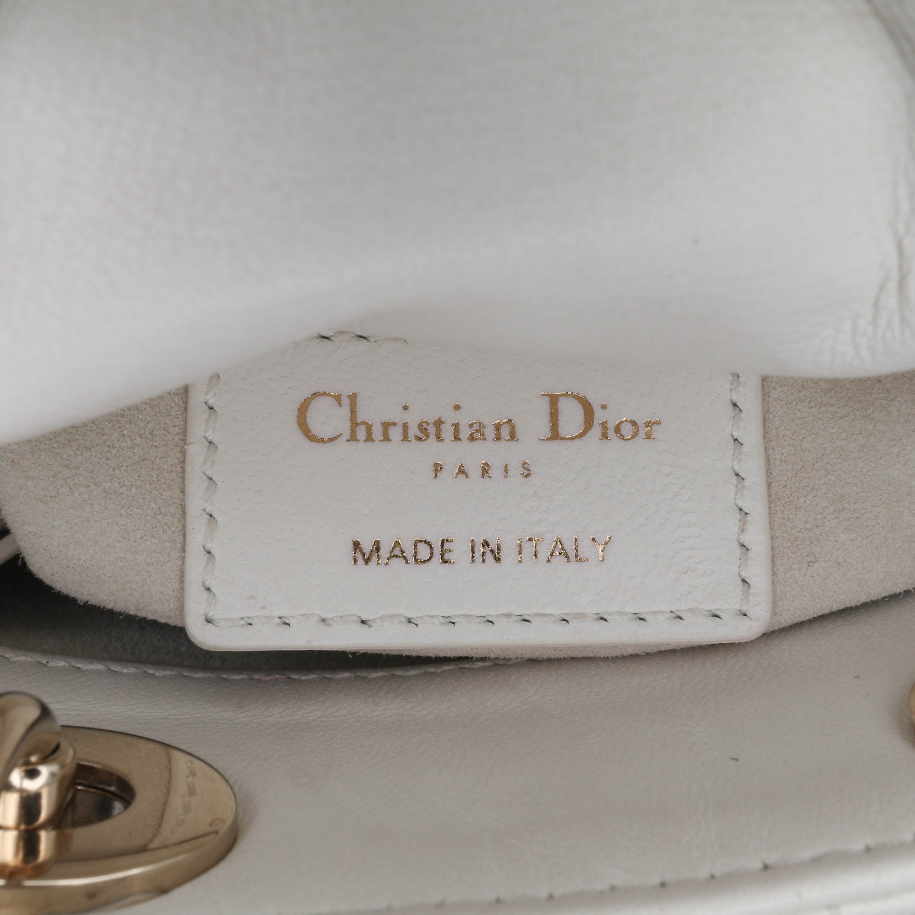 Dior Micro Lambskin Cannage Lady Dior, från Luxclusif, i färgen white. Klicka för att öppna bilden i stort format