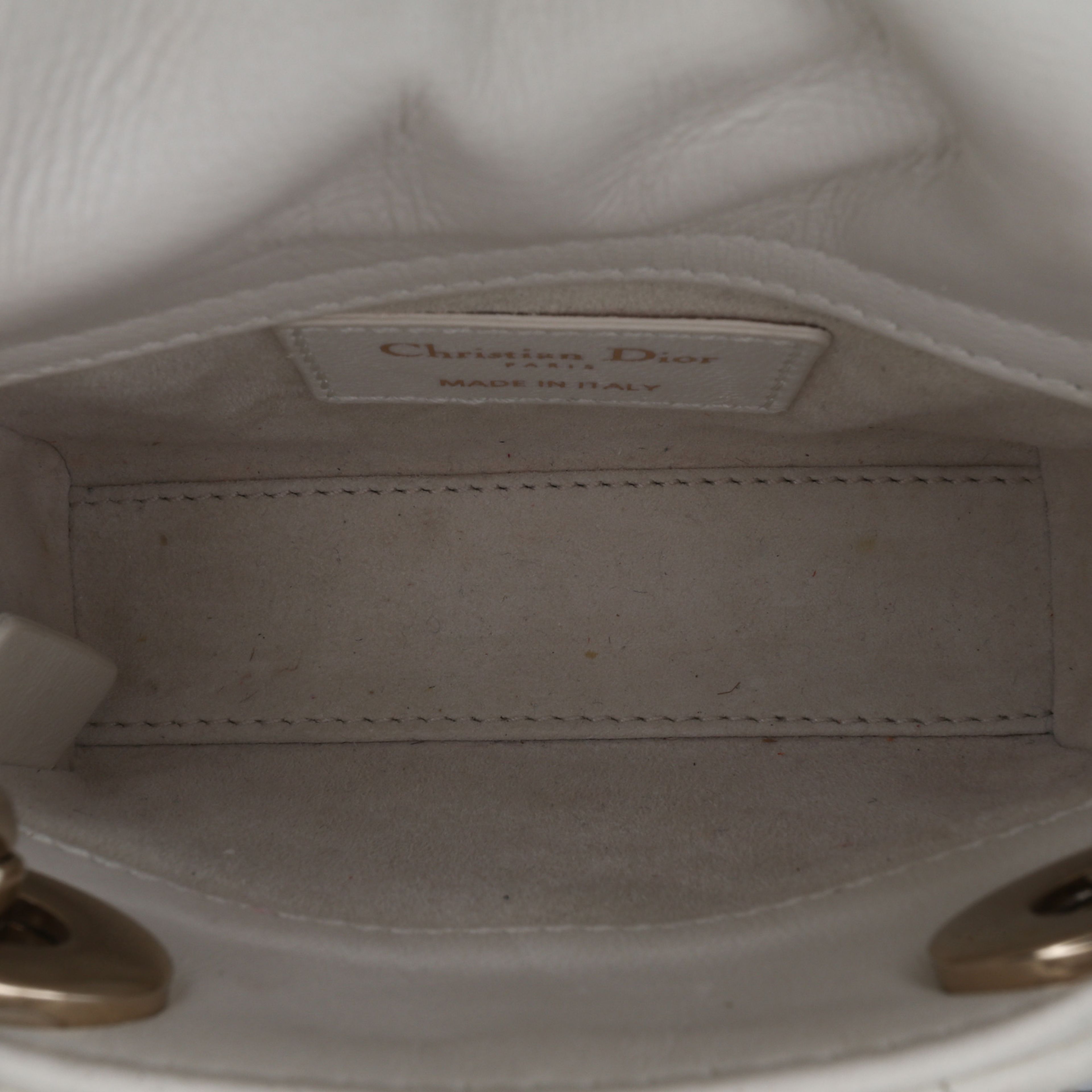 Dior Micro Lambskin Cannage Lady Dior, från Luxclusif, i färgen white. Klicka för att öppna bilden i stort format