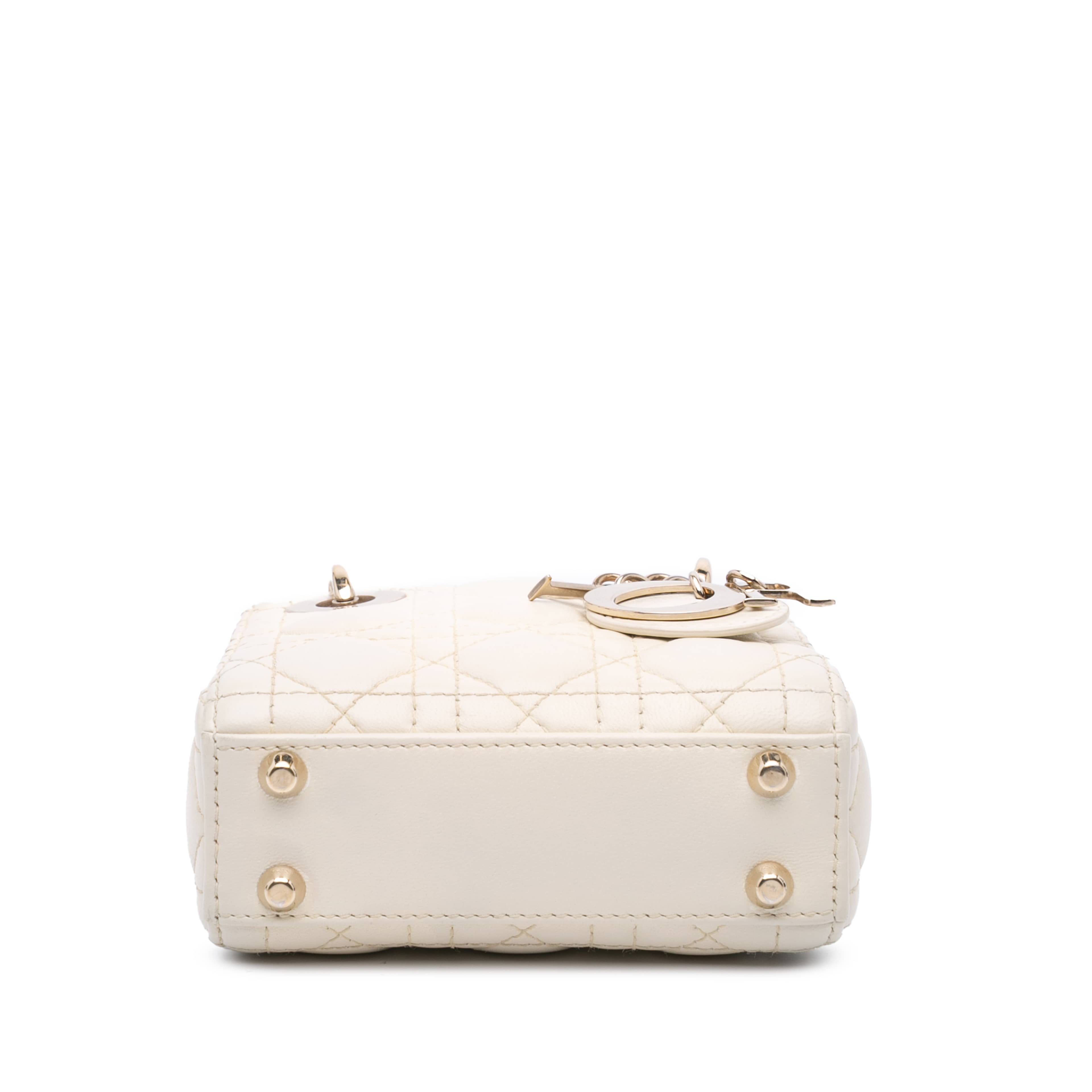 Dior Micro Lambskin Cannage Lady Dior, från Luxclusif, i färgen white. Klicka för att öppna bilden i stort format