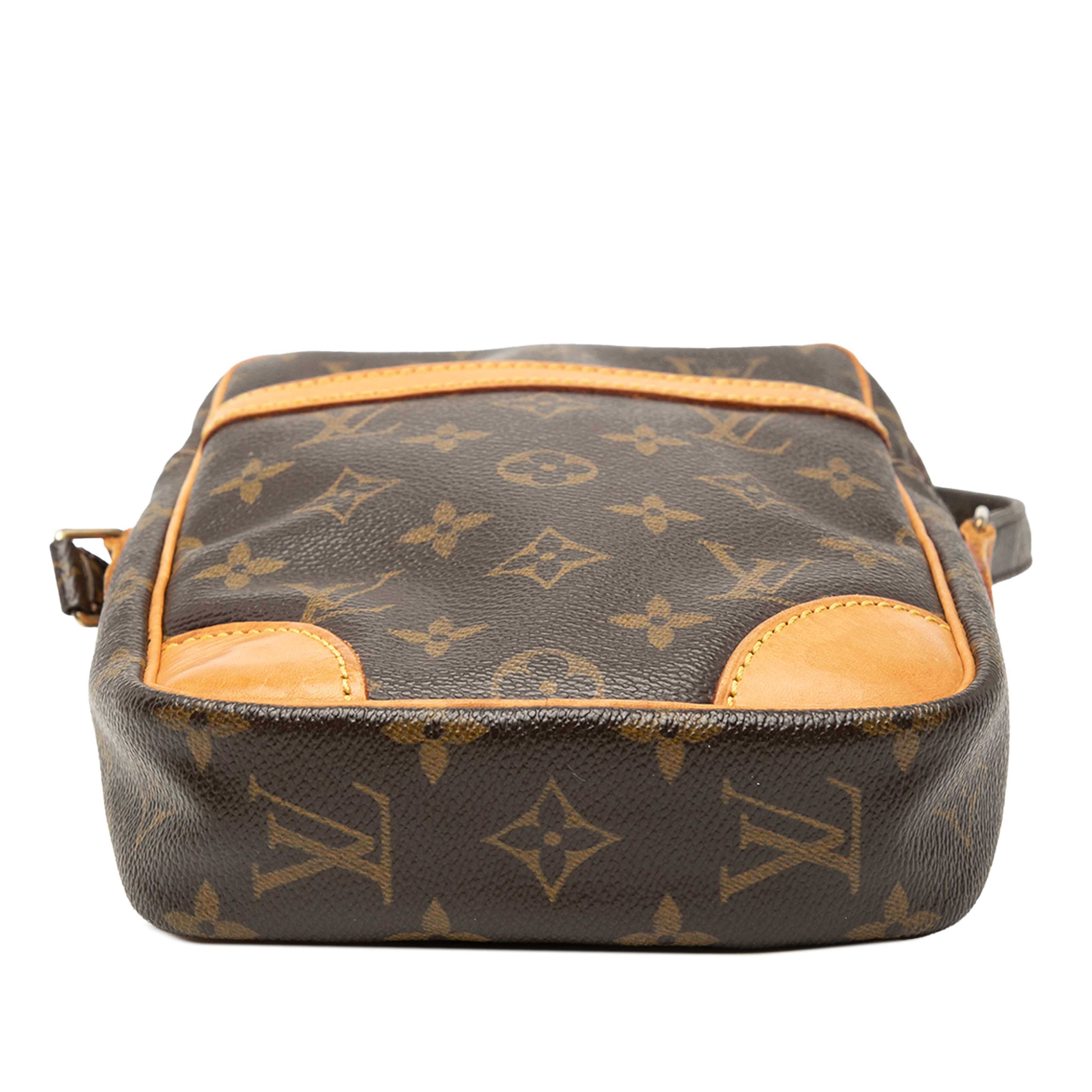 Louis Vuitton Monogram Danube, från Luxclusif, i färgen brun. Klicka för att öppna bilden i stort format