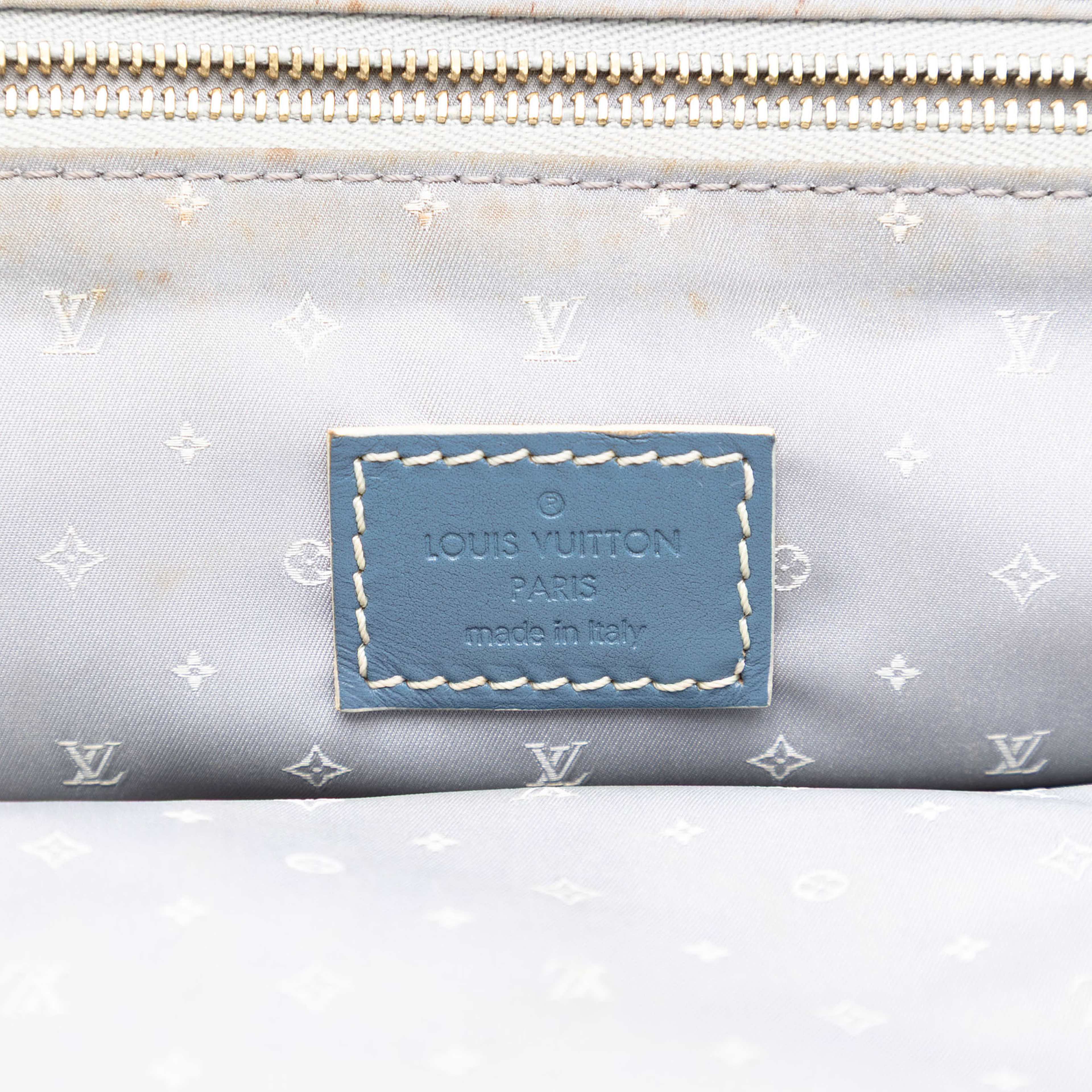 Louis Vuitton Suhali Lingenieux Pm, från Luxclusif, i färgen blå. Klicka för att öppna bilden i stort format