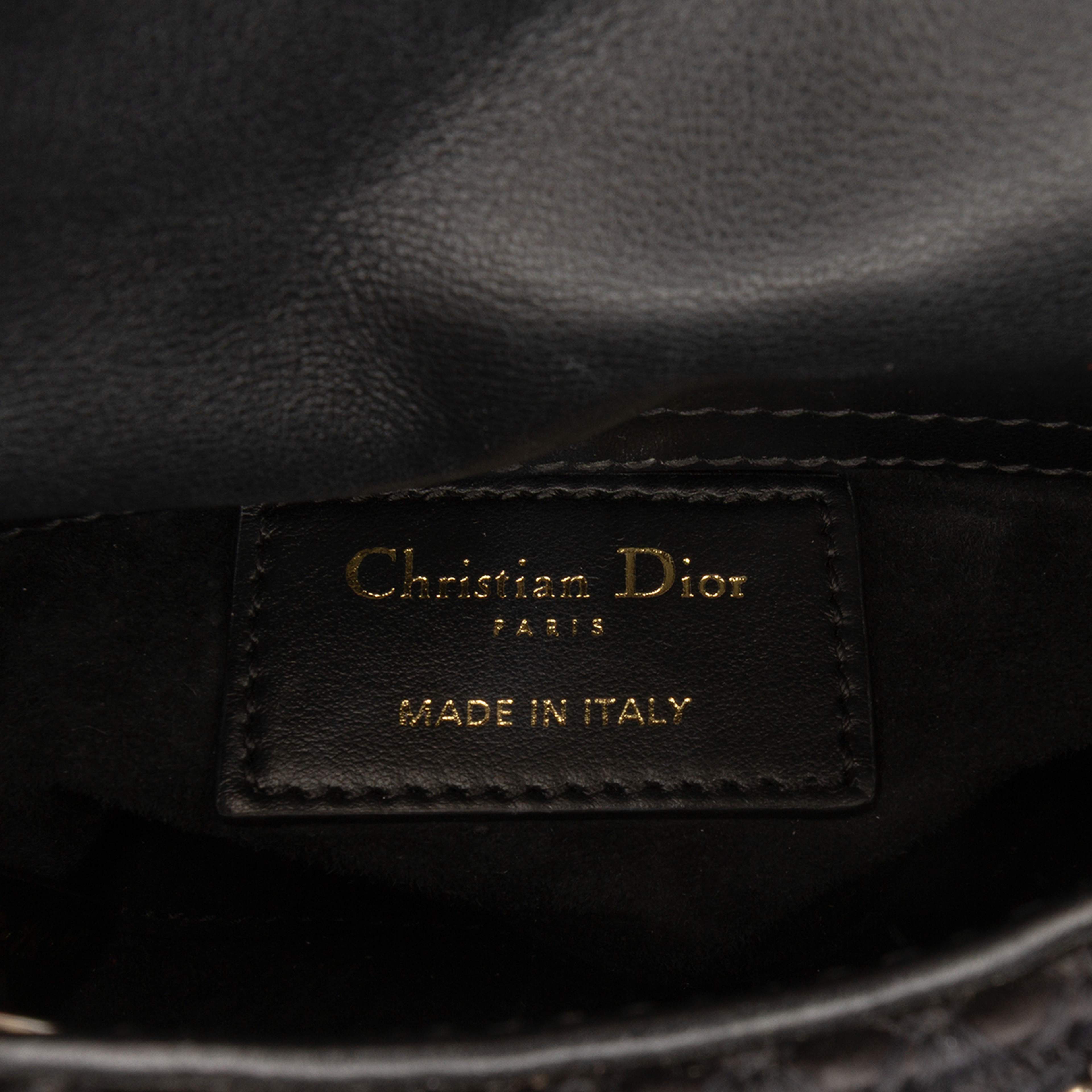 Dior Micro Satin Crystal Embellished Lady Dior, från Luxclusif, i färgen black. Klicka för att öppna bilden i stort format