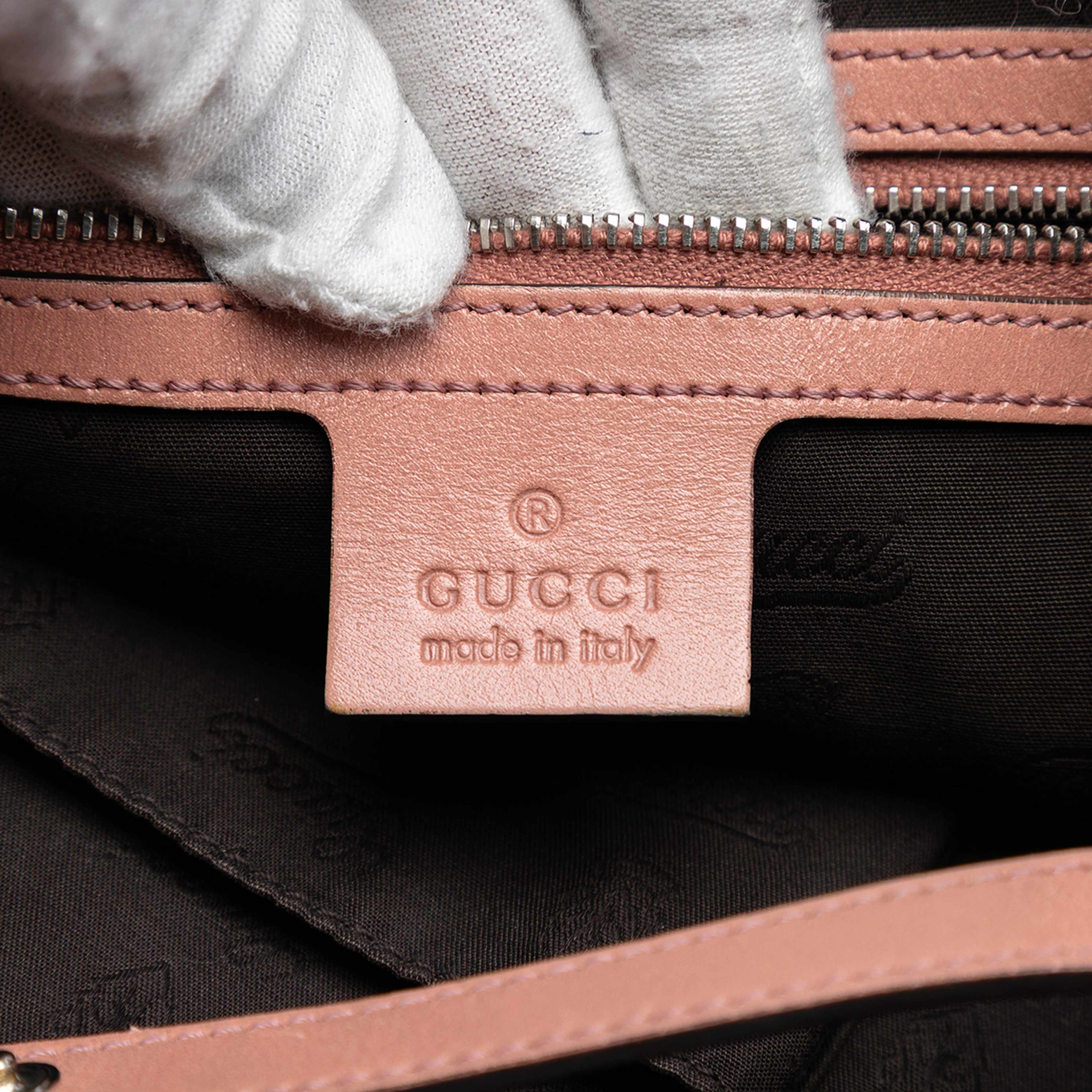 Gucci Gg Canvas Twins Shoulder Bag, från Luxclusif, i färgen beige. Klicka för att öppna bilden i stort format