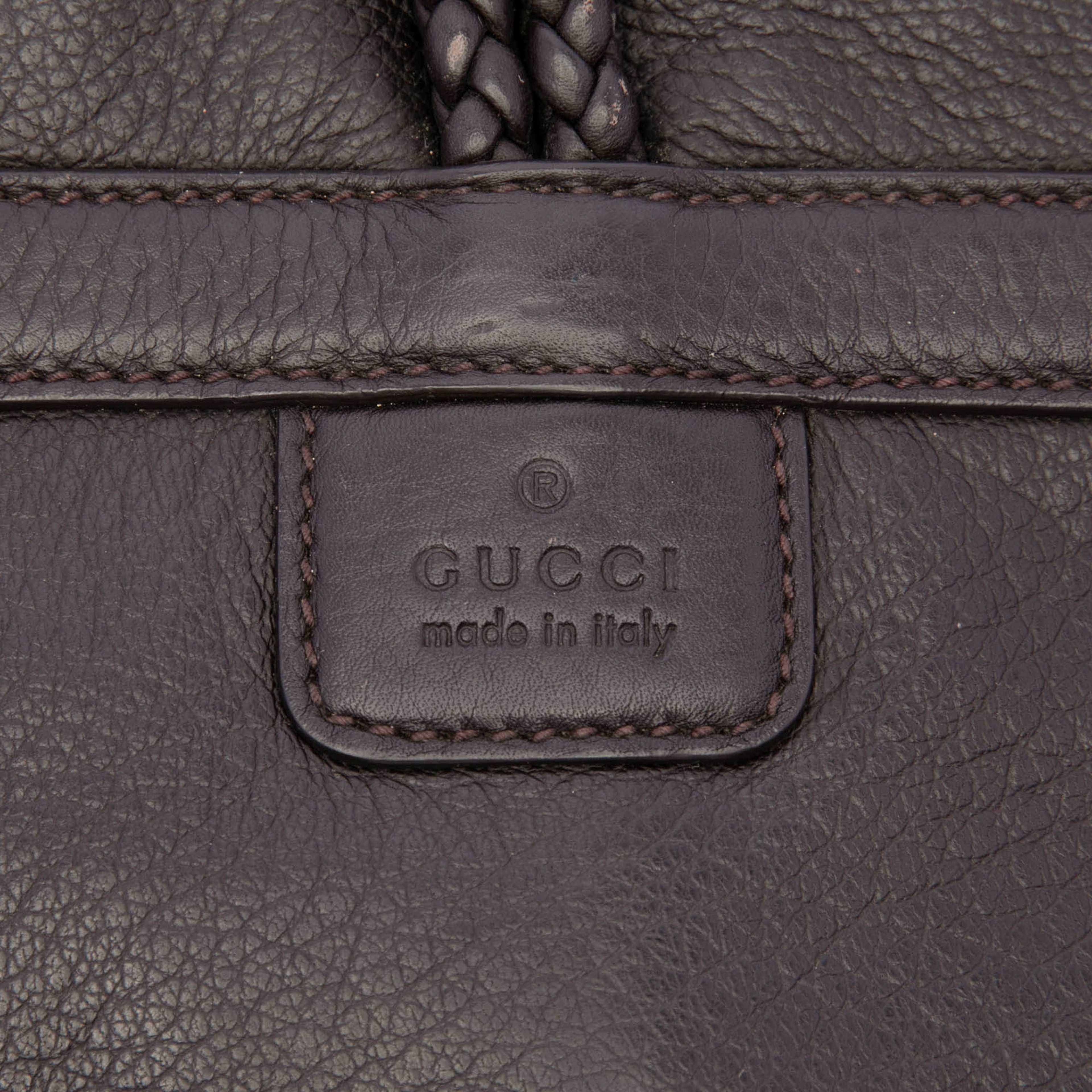Gucci Calfskin Bamboo Hip Clutch, från Luxclusif, i färgen dark brown. Klicka för att öppna bilden i stort format