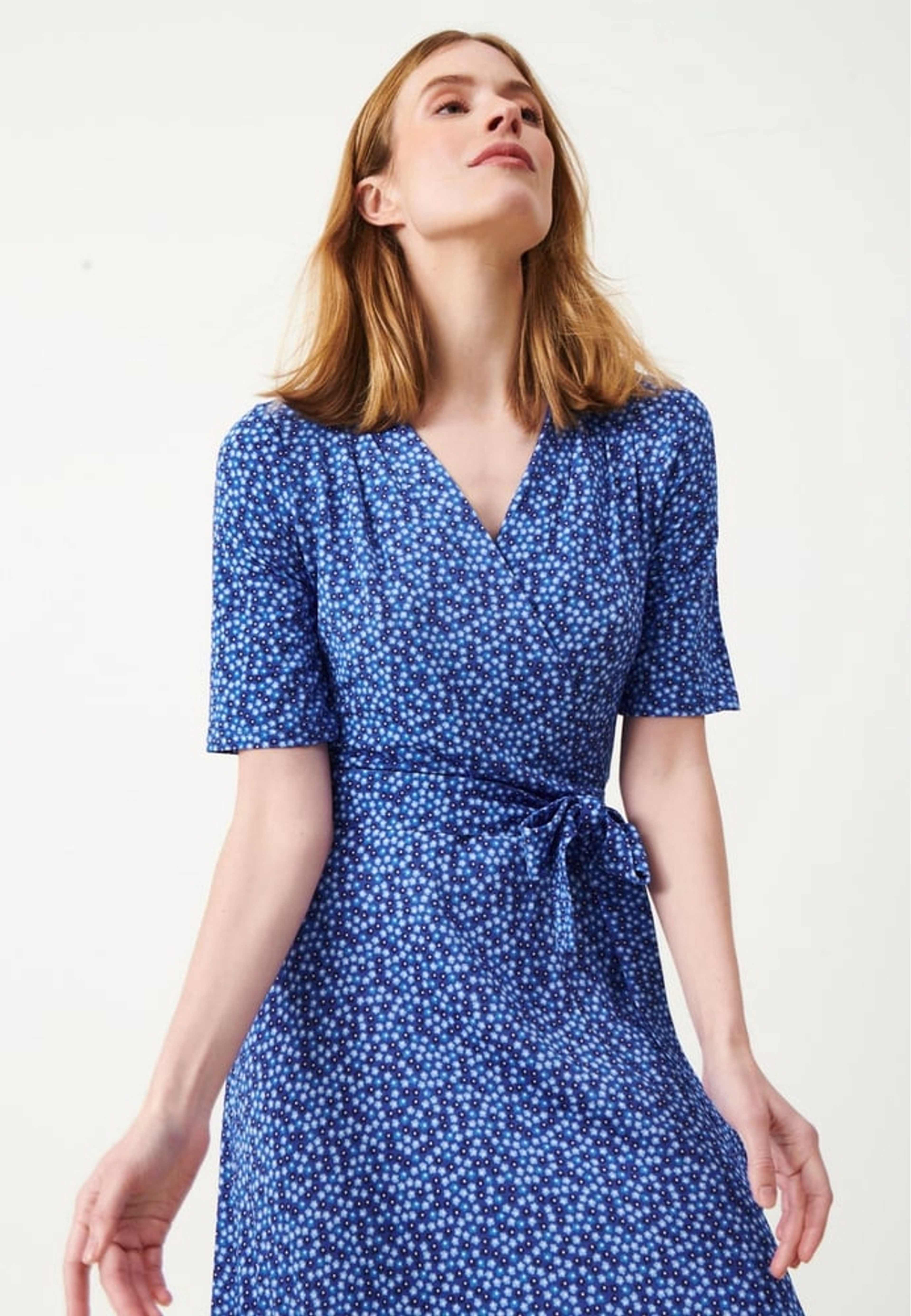 Isabella Dress, från Jumperfabriken, i färgen blue. Klicka för att öppna bilden i stort format