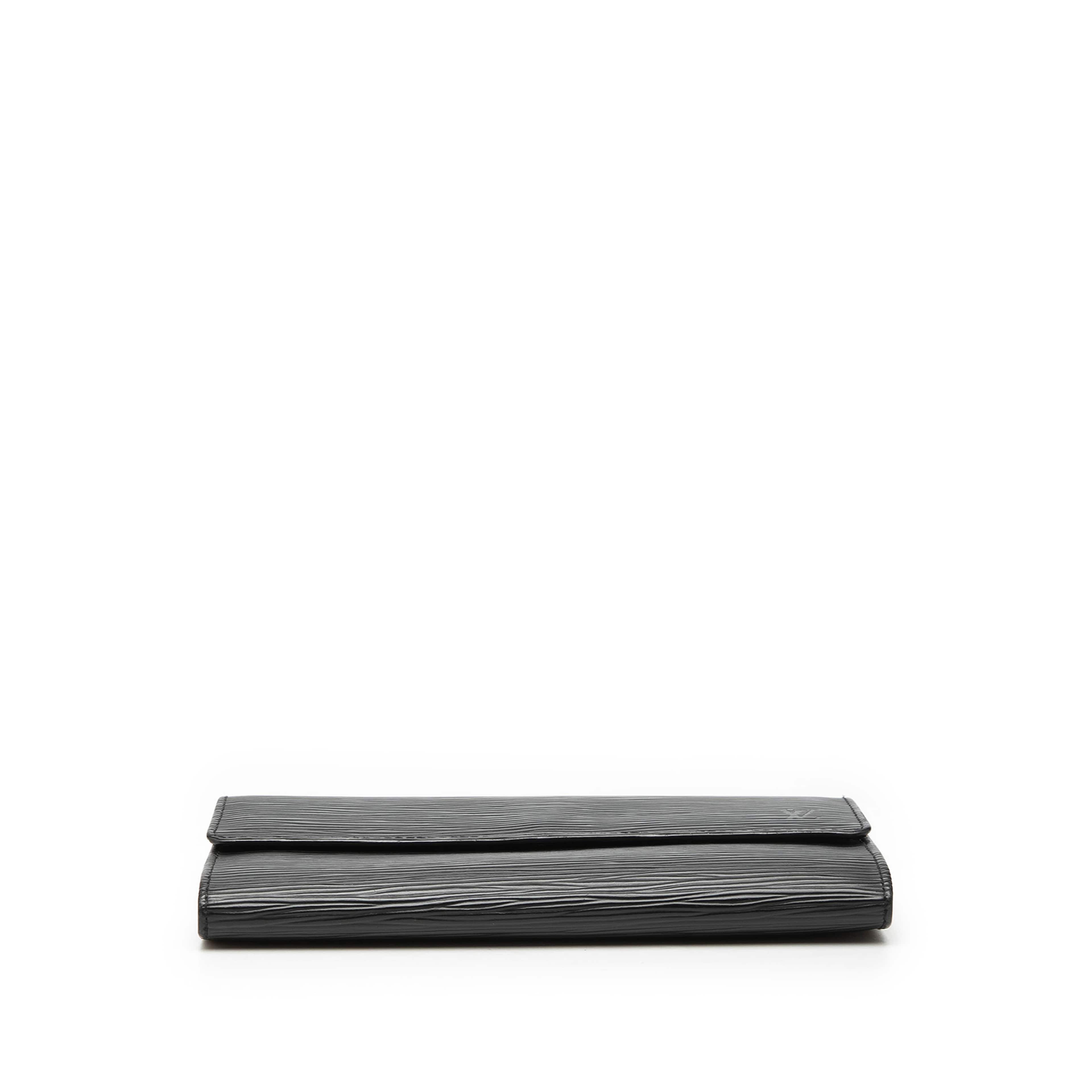 Louis Vuitton Epi Porte Tresor International Long Wallet, från Luxclusif, i färgen black. Klicka för att öppna bilden i stort format