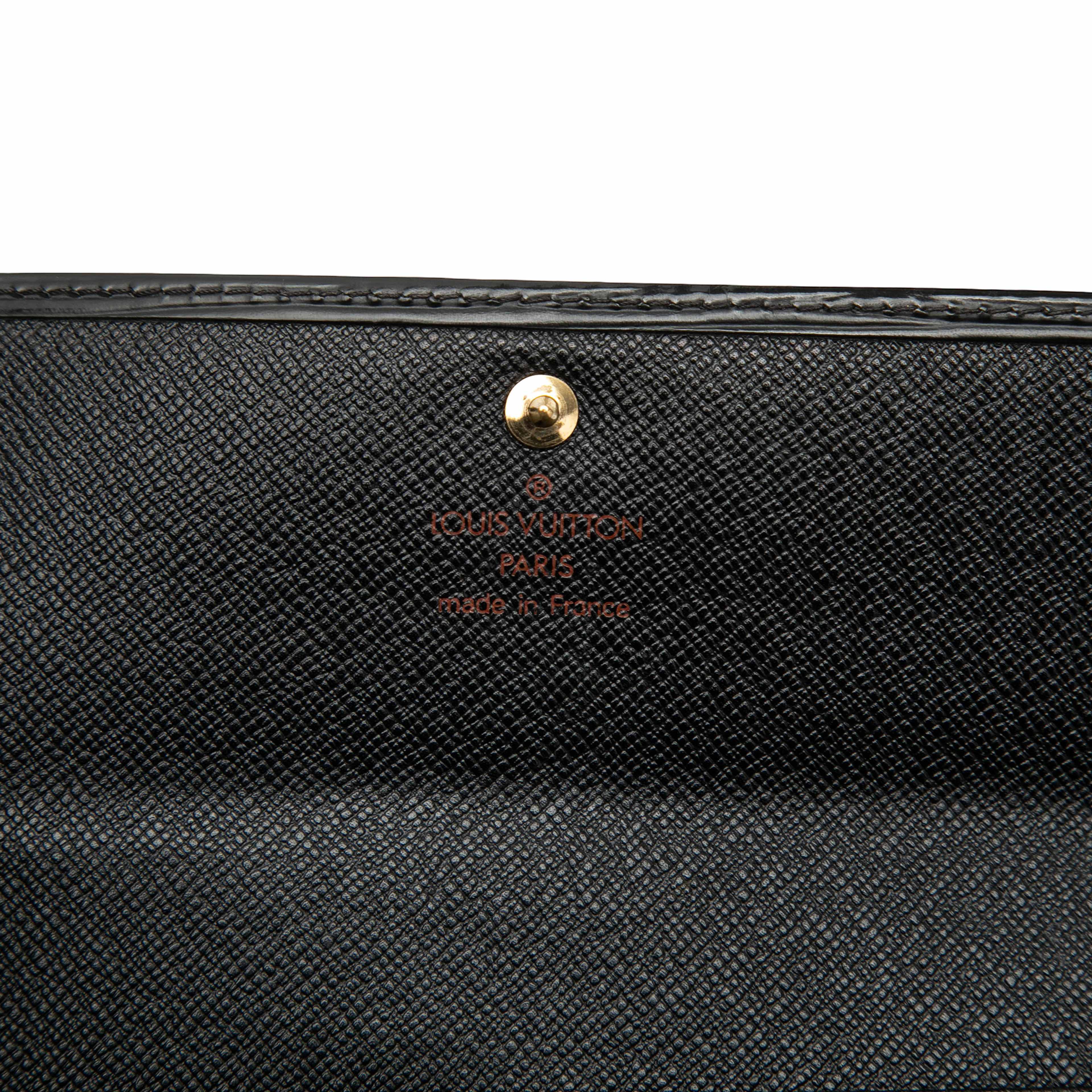 Louis Vuitton Epi Porte Tresor International Long Wallet, från Luxclusif, i färgen black. Klicka för att öppna bilden i stort format