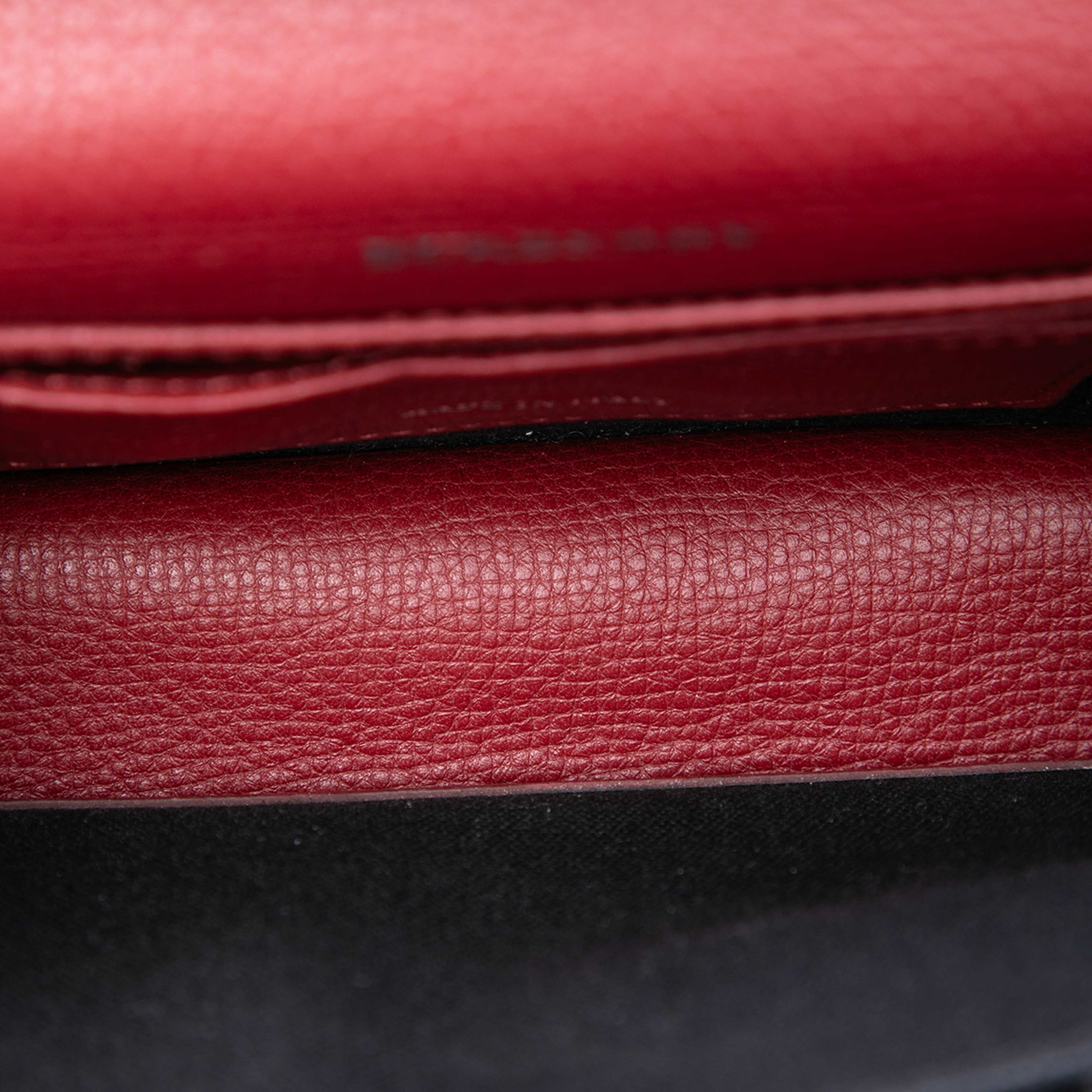 Burberry Small Leather And House Check Canvas Derby Macken Crossbody, från Luxclusif, i färgen dark red. Klicka för att öppna bilden i stort format