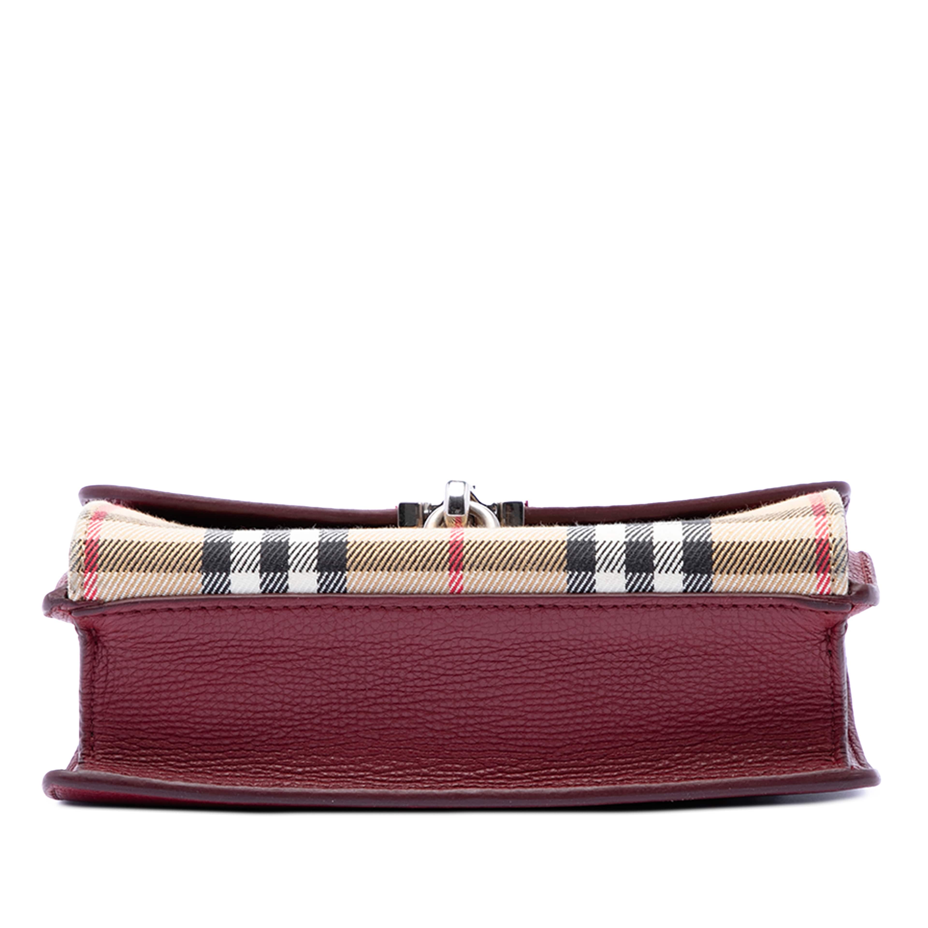 Burberry Small Leather And House Check Canvas Derby Macken Crossbody, från Luxclusif, i färgen dark red. Klicka för att öppna bilden i stort format