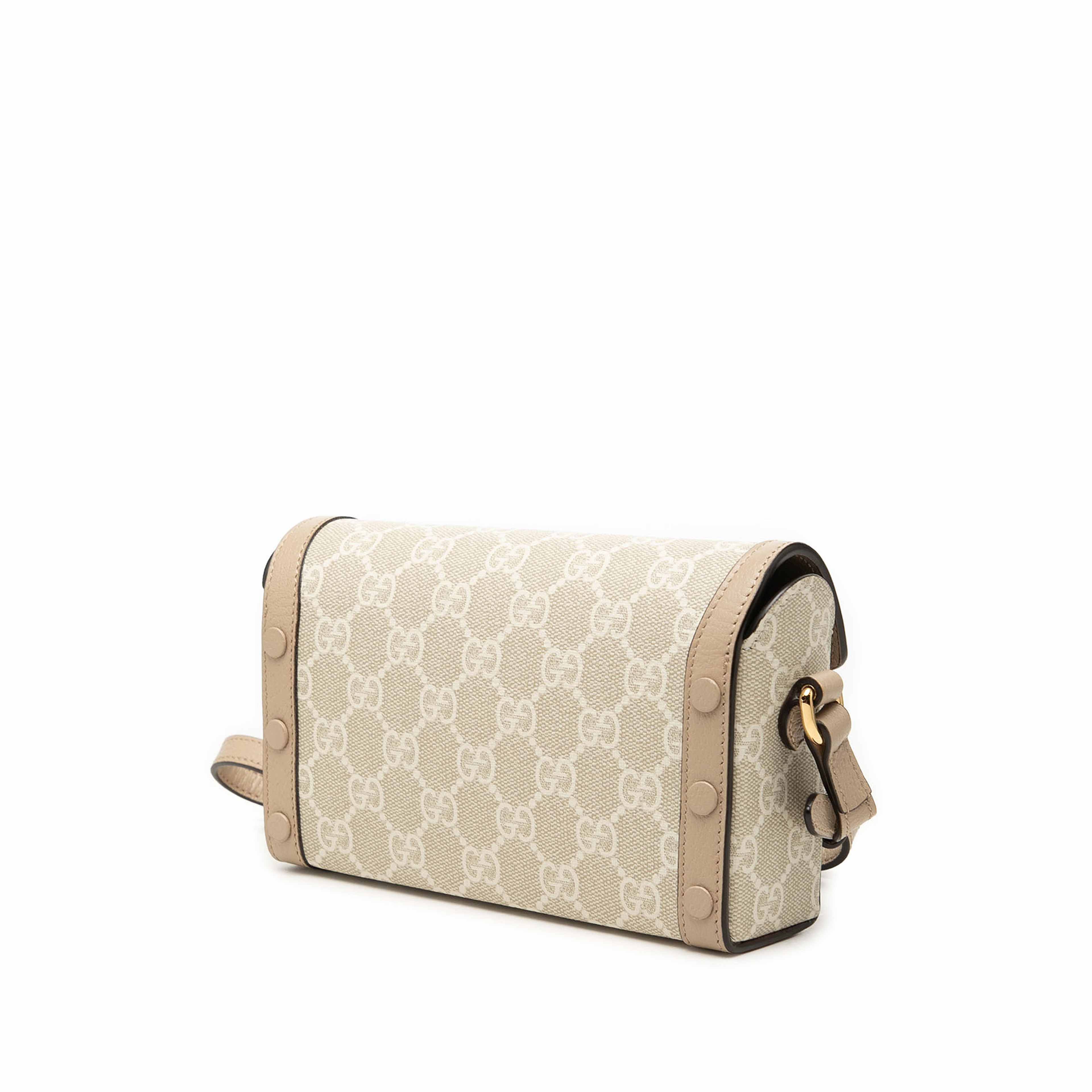 Gucci Mini Gg Supreme Horsebit 1955 Crossbody, från Luxclusif, i färgen beige. Klicka för att öppna bilden i stort format