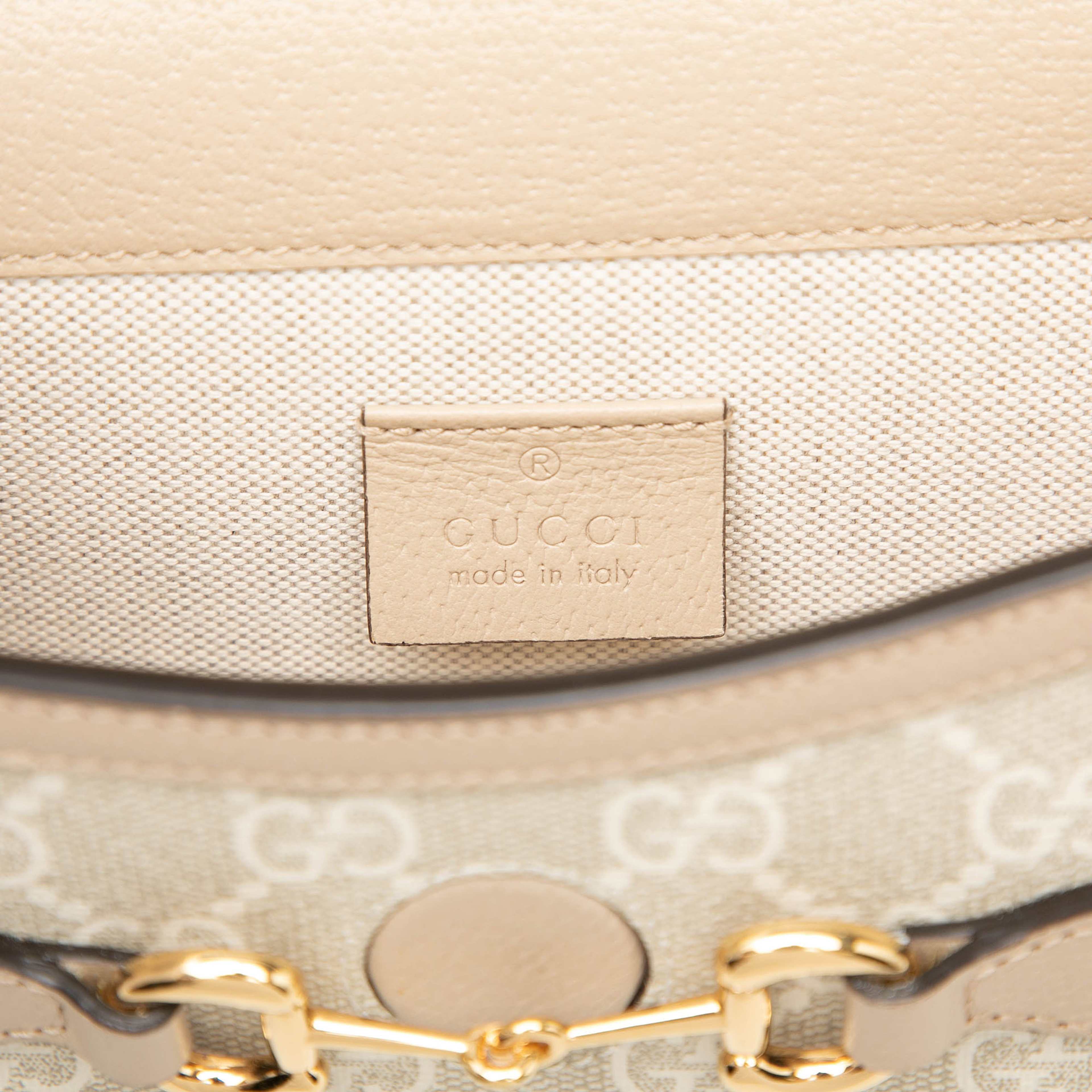 Gucci Mini Gg Supreme Horsebit 1955 Crossbody, från Luxclusif, i färgen beige. Klicka för att öppna bilden i stort format