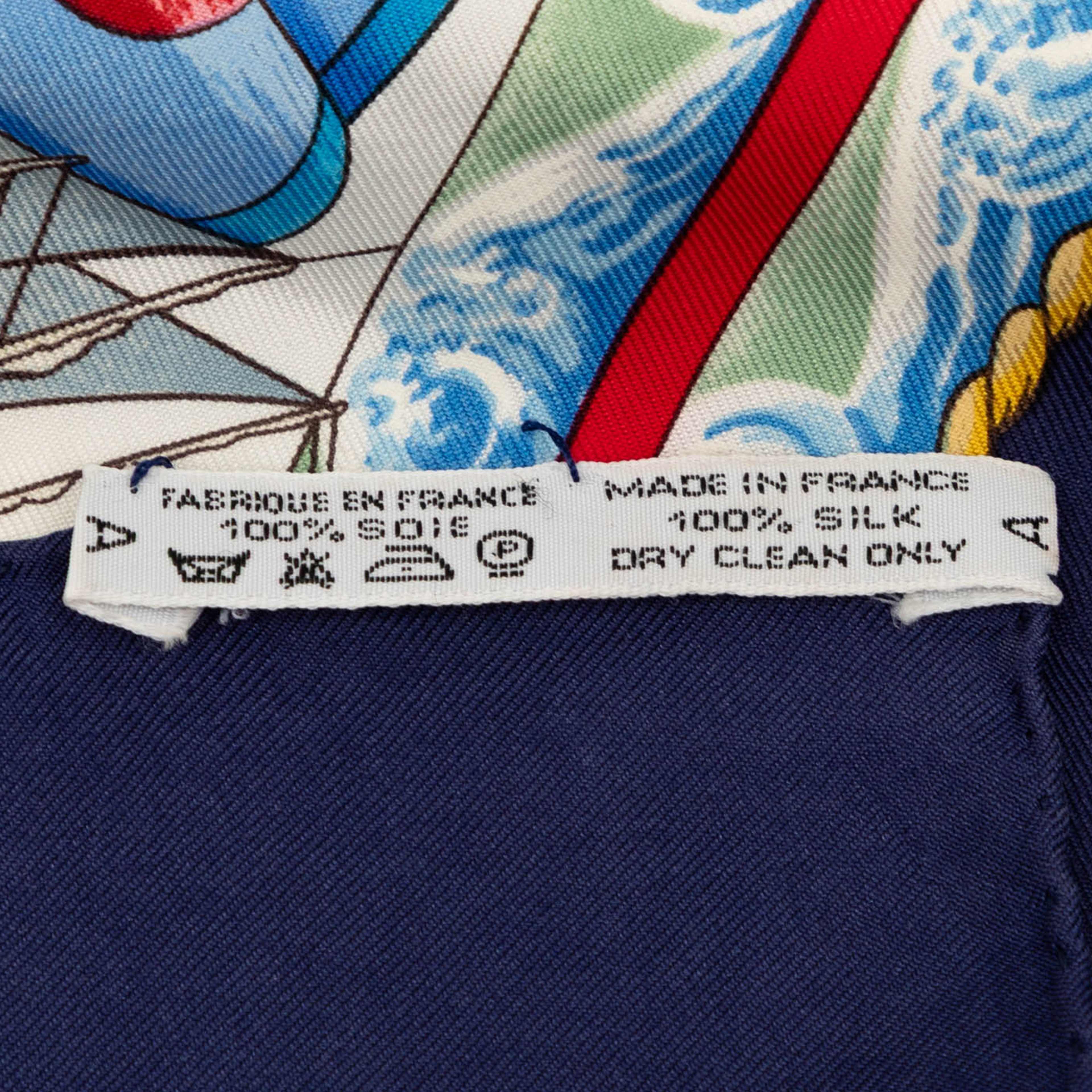 Hermès Vive Le Vent Silk Scarf 90, från Luxclusif, i färgen vit. Klicka för att öppna bilden i stort format