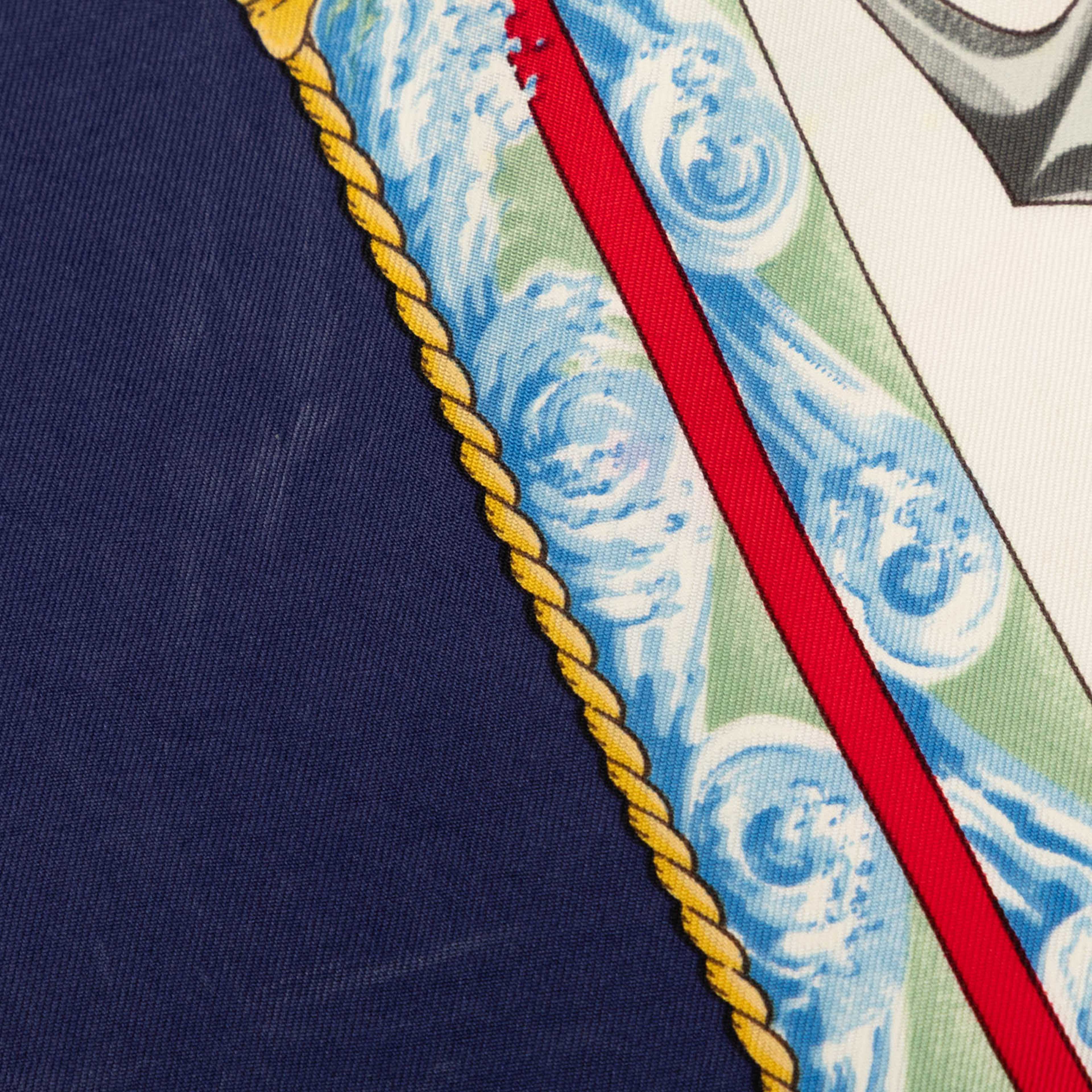 Hermès Vive Le Vent Silk Scarf 90, från Luxclusif, i färgen ivory. Klicka för att öppna bilden i stort format