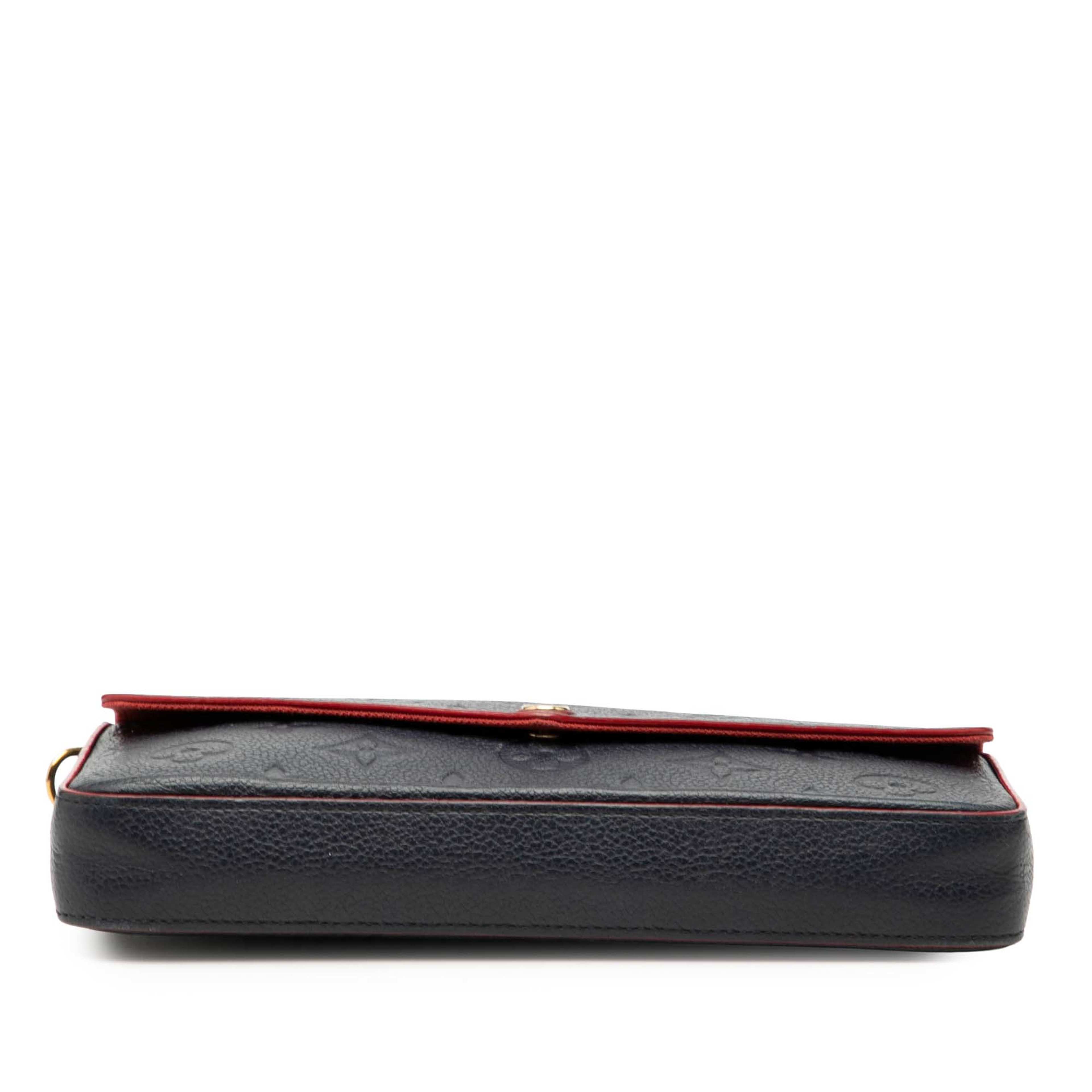 Louis Vuitton Monogram Empreinte Pochette Felicie, från Luxclusif, i färgen navy. Klicka för att öppna bilden i stort format