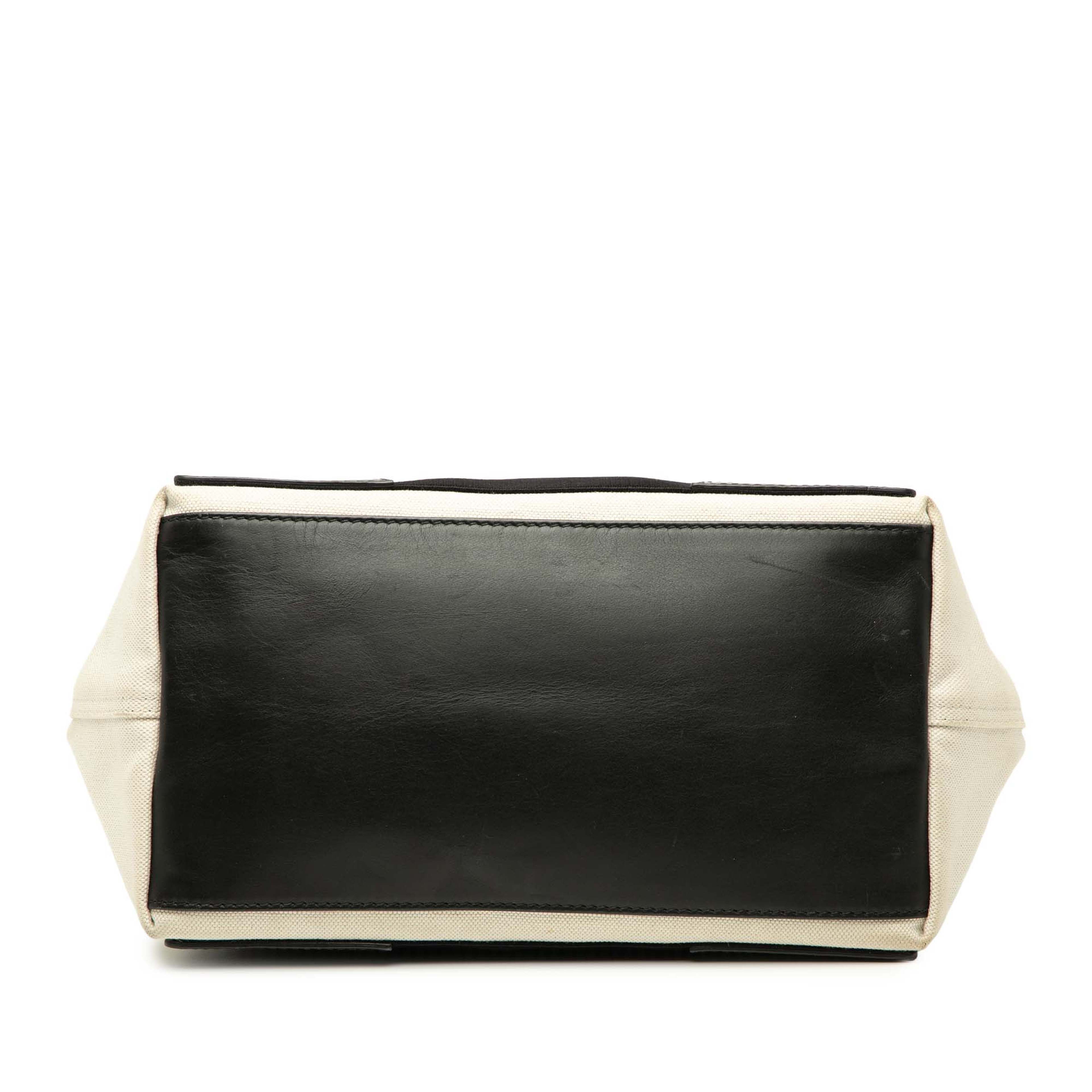 Balenciaga Canvas Navy Cabas Tote S, från Luxclusif, i färgen vit. Klicka för att öppna bilden i stort format