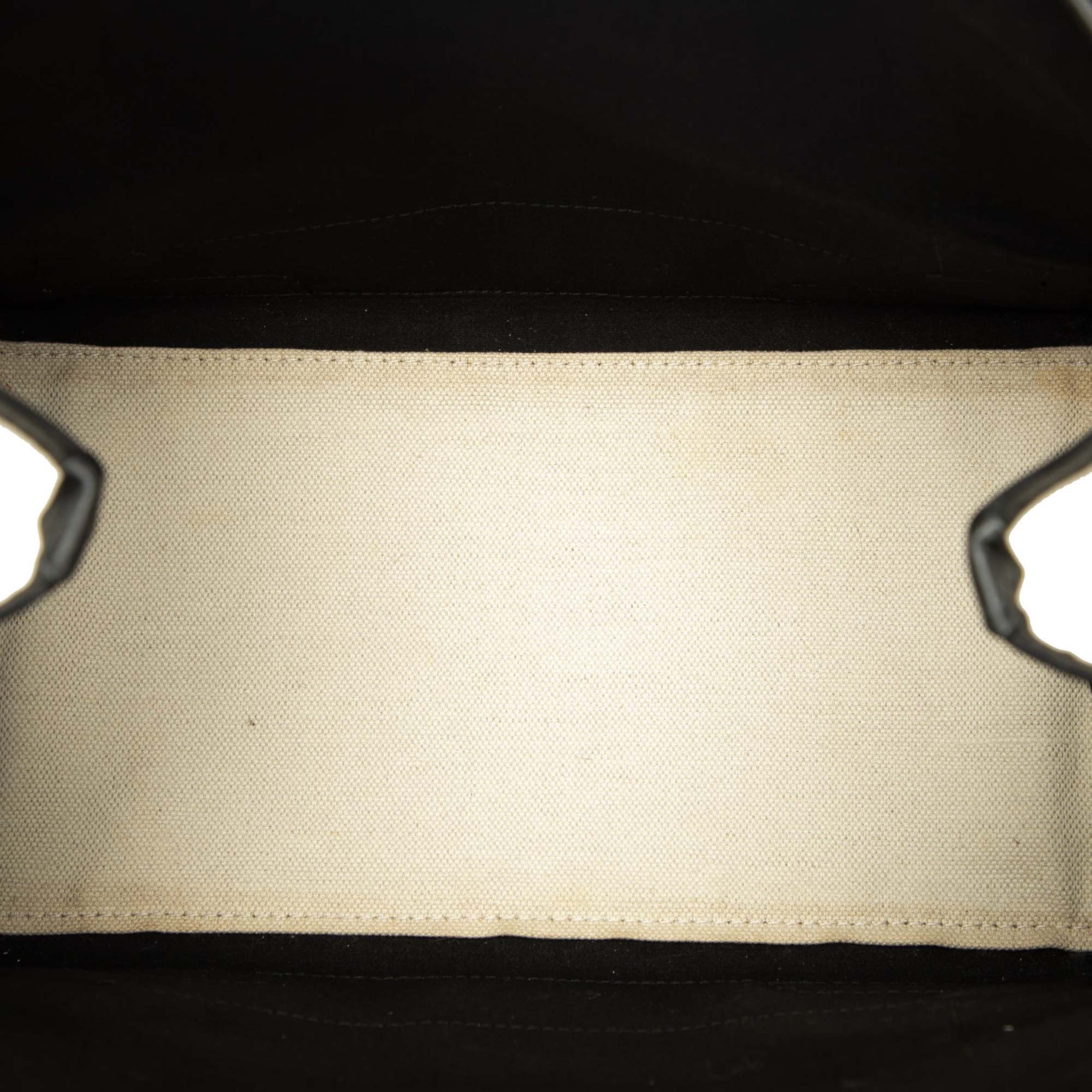 Balenciaga Canvas Navy Cabas Tote S, från Luxclusif, i färgen white. Klicka för att öppna bilden i stort format