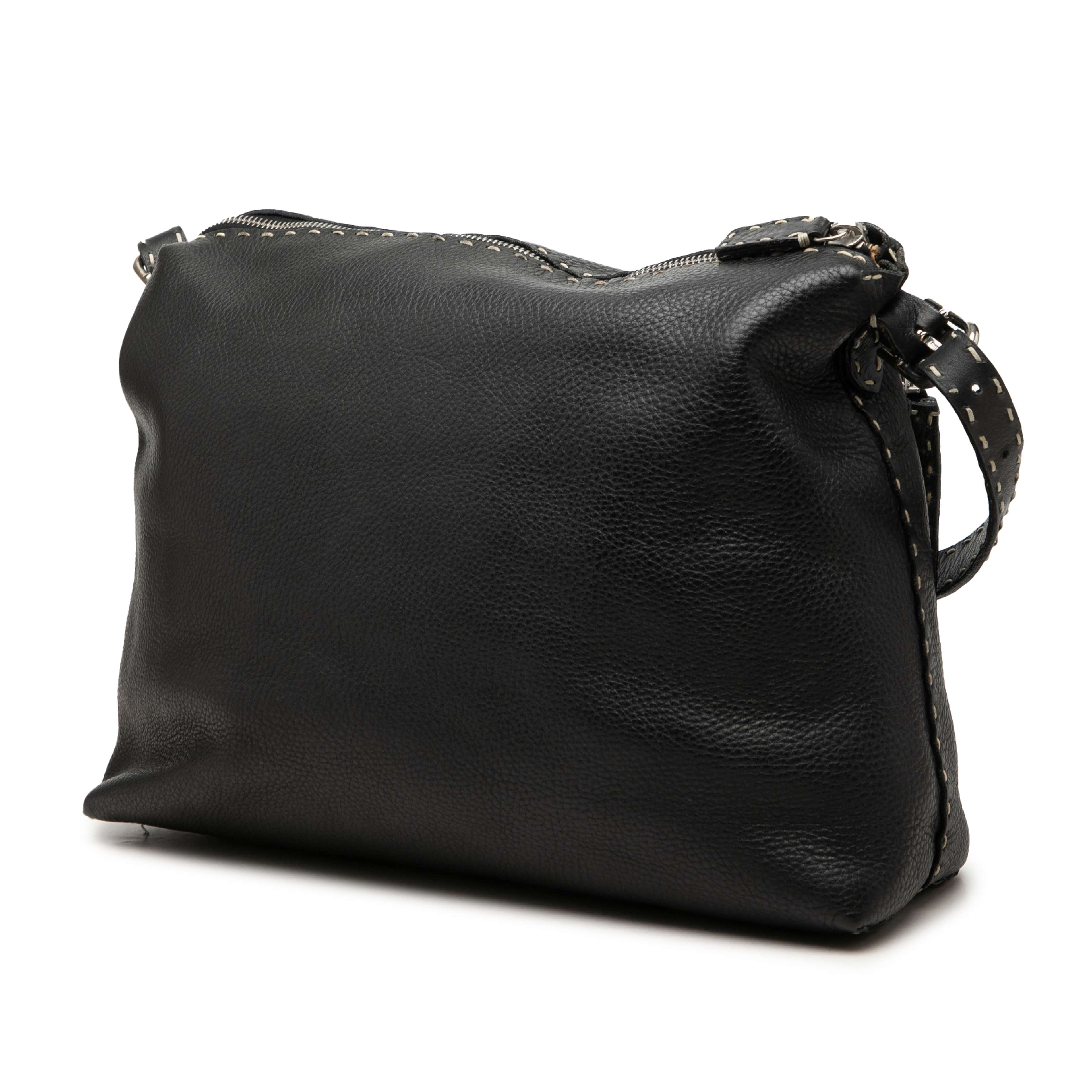 Fendi Leather Selleria Crossbody, från Luxclusif, i färgen svart. Klicka för att öppna bilden i stort format