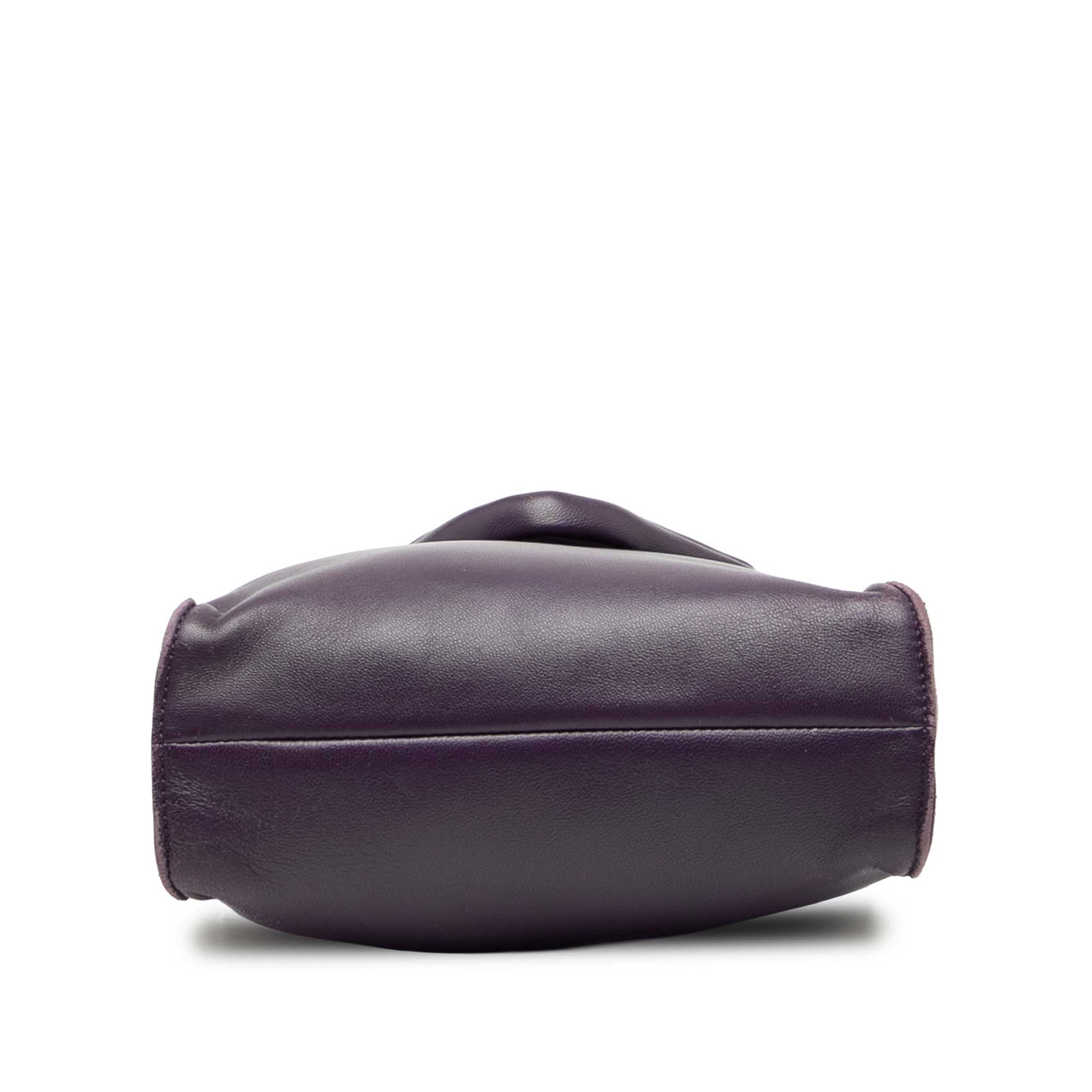 Prada Nappa Front Pocket Satchel, från Luxclusif, i färgen purple. Klicka för att öppna bilden i stort format