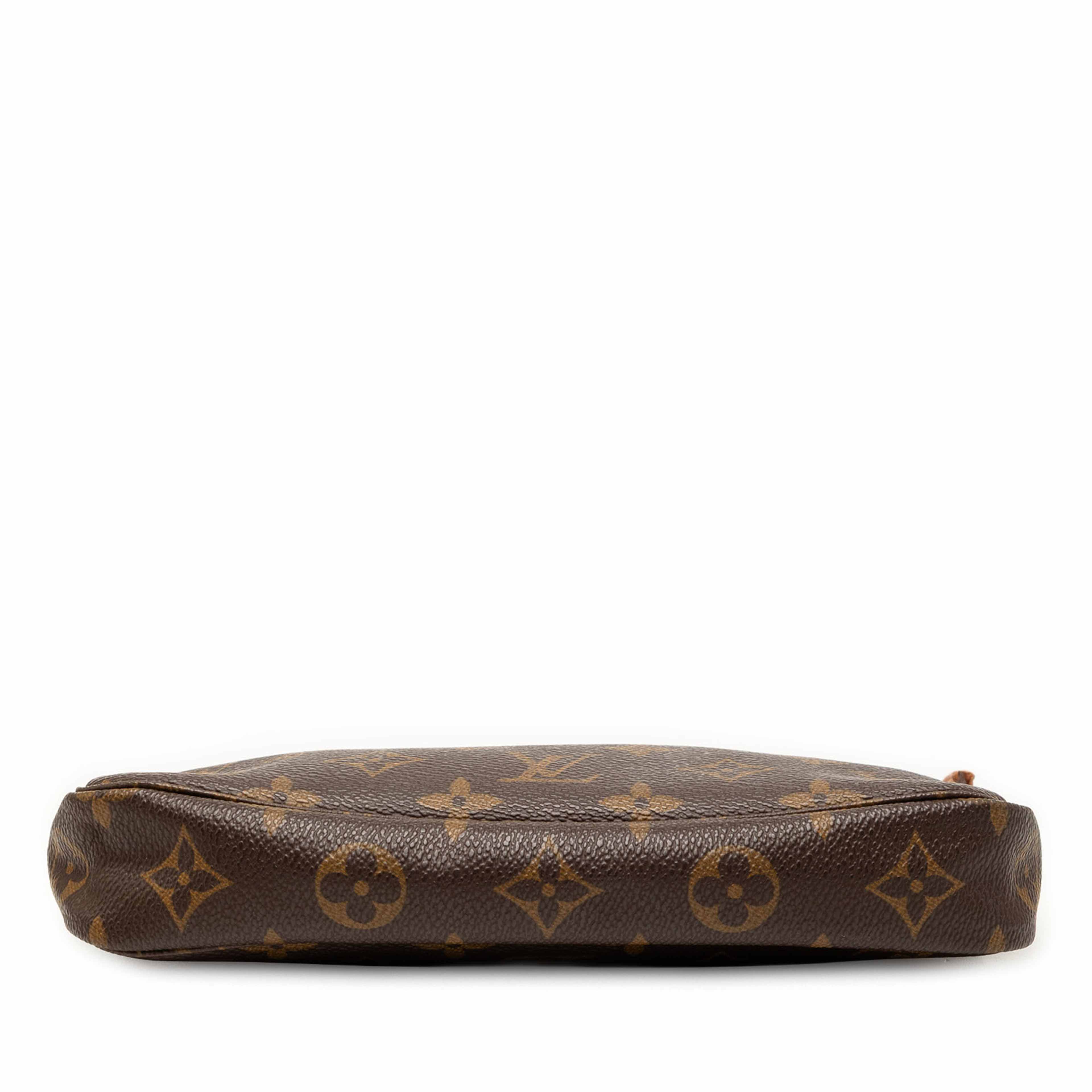 Louis Vuitton Monogram Pochette Accessoires, från Luxclusif, i färgen brun. Klicka för att öppna bilden i stort format