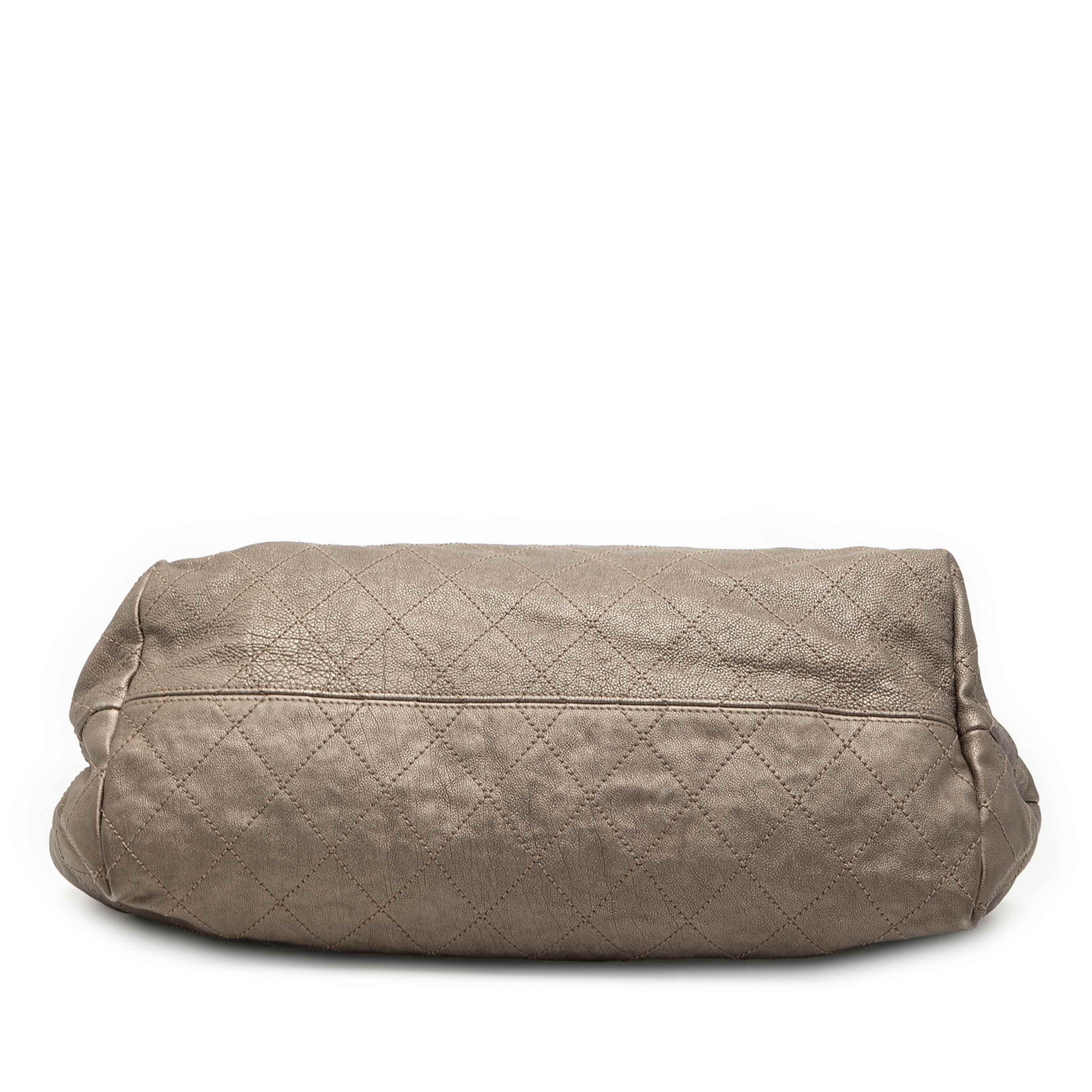 Chanel Baby Metallic Calfskin Coco Cabas Tote, från Luxclusif, i färgen taupe. Klicka för att öppna bilden i stort format