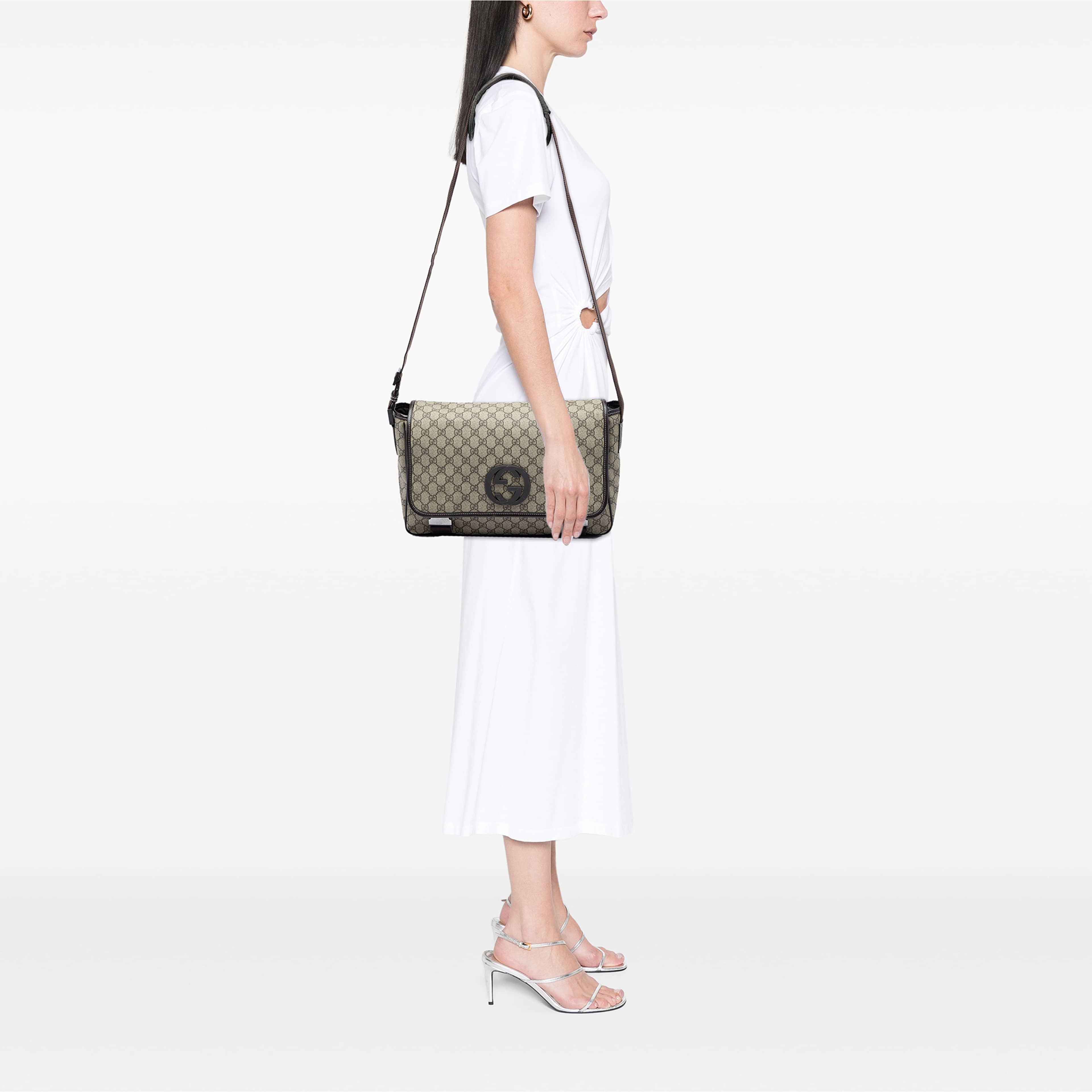 Gucci Gg Supreme Interlocking G Crossbody, från Luxclusif, i färgen beige. Klicka för att öppna bilden i stort format
