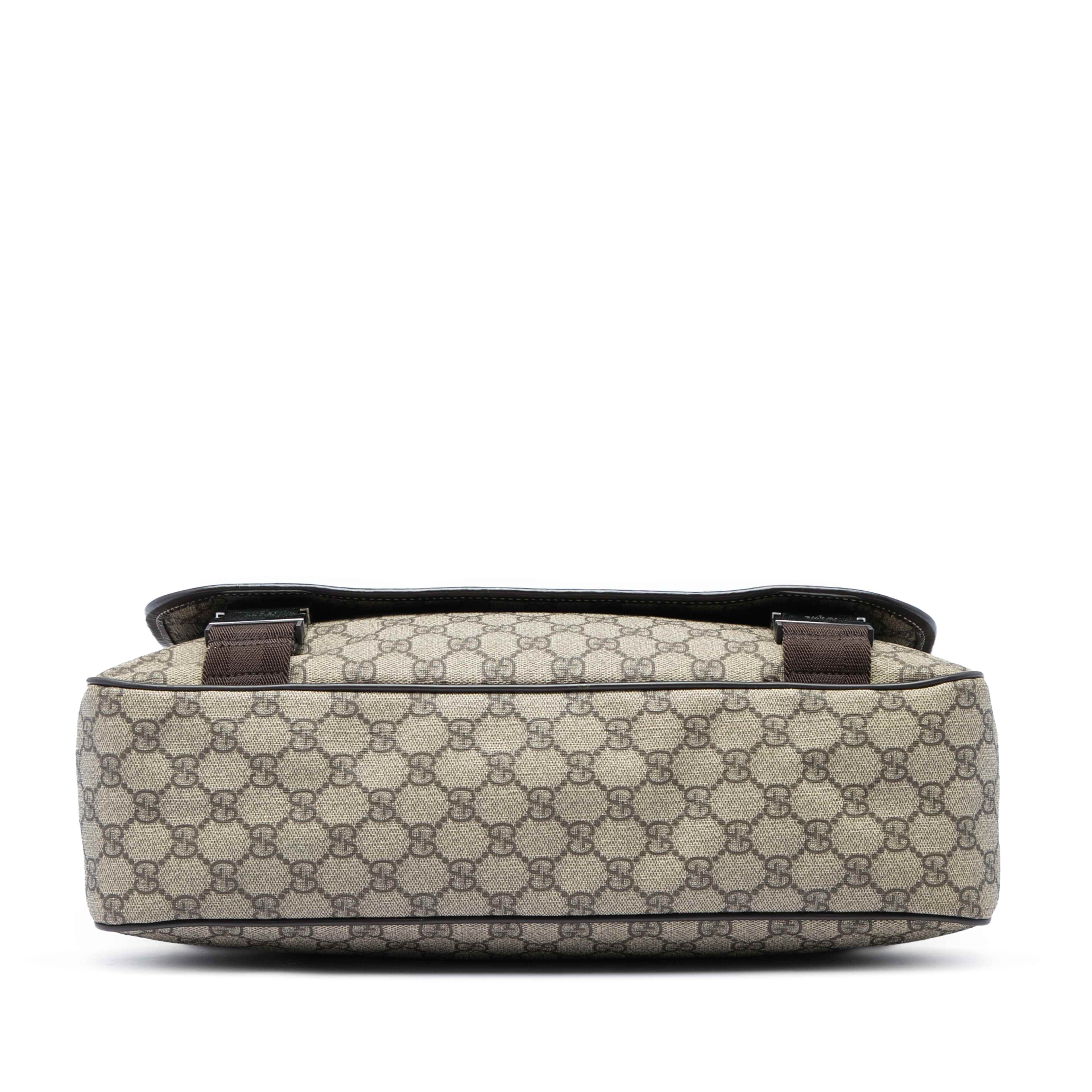 Gucci Gg Supreme Interlocking G Crossbody, från Luxclusif, i färgen beige. Klicka för att öppna bilden i stort format