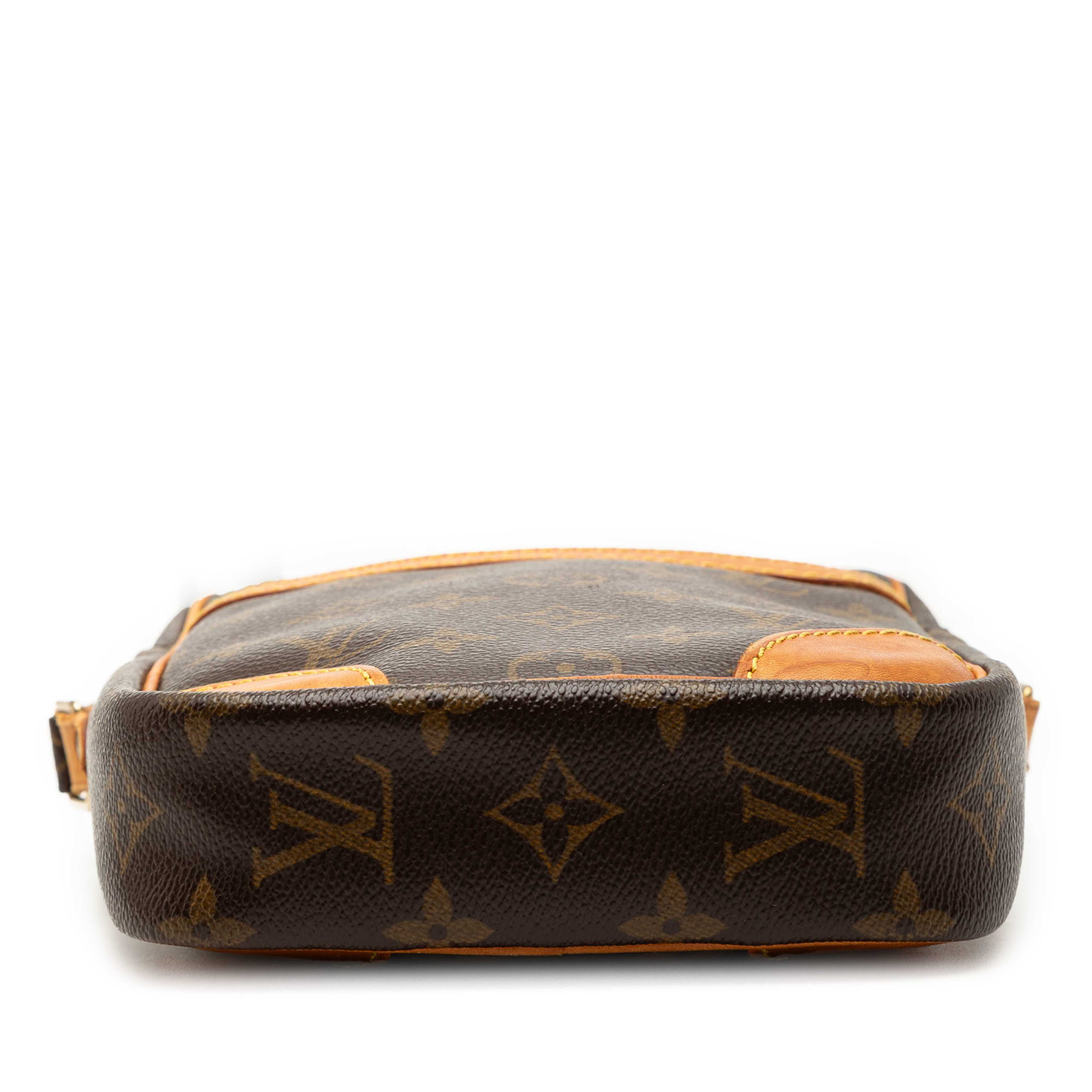 Louis Vuitton Monogram Danube, från Luxclusif, i färgen brown. Klicka för att öppna bilden i stort format