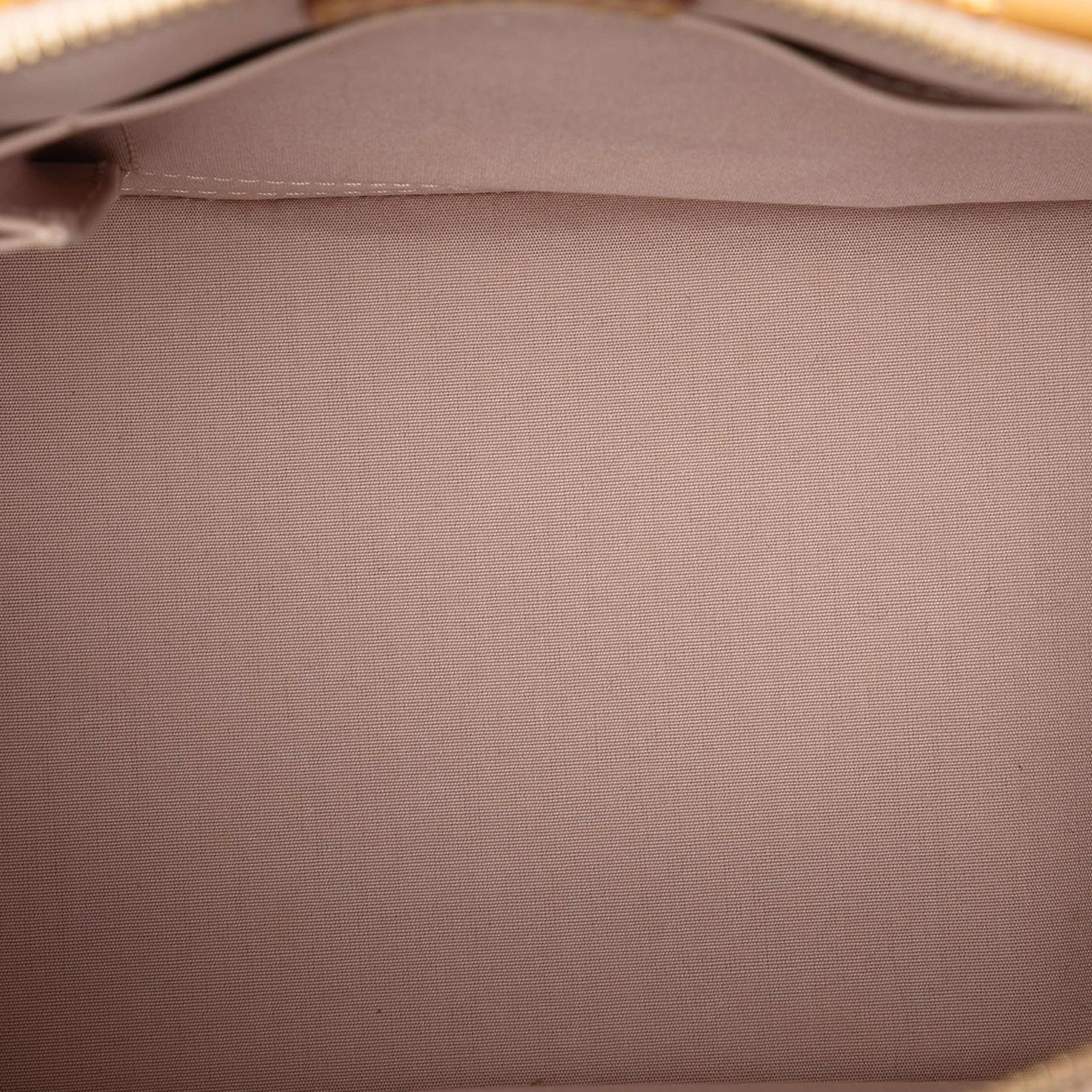 Louis Vuitton Monogram Vernis Alma Pm, från Luxclusif, i färgen beige. Klicka för att öppna bilden i stort format