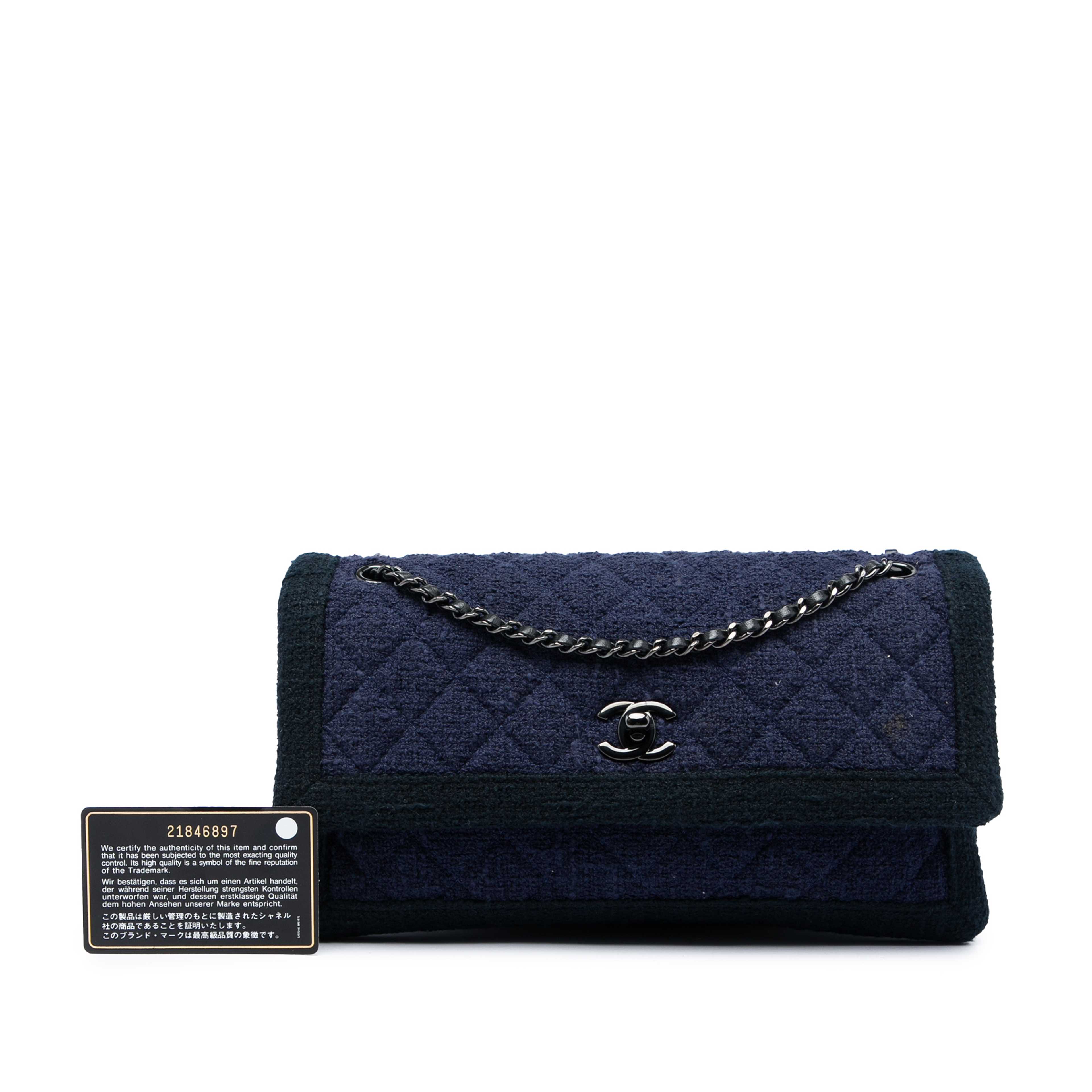Chanel Cc Quilted Tweed Accordion Flap, från Luxclusif, i färgen blå. Klicka för att öppna bilden i stort format