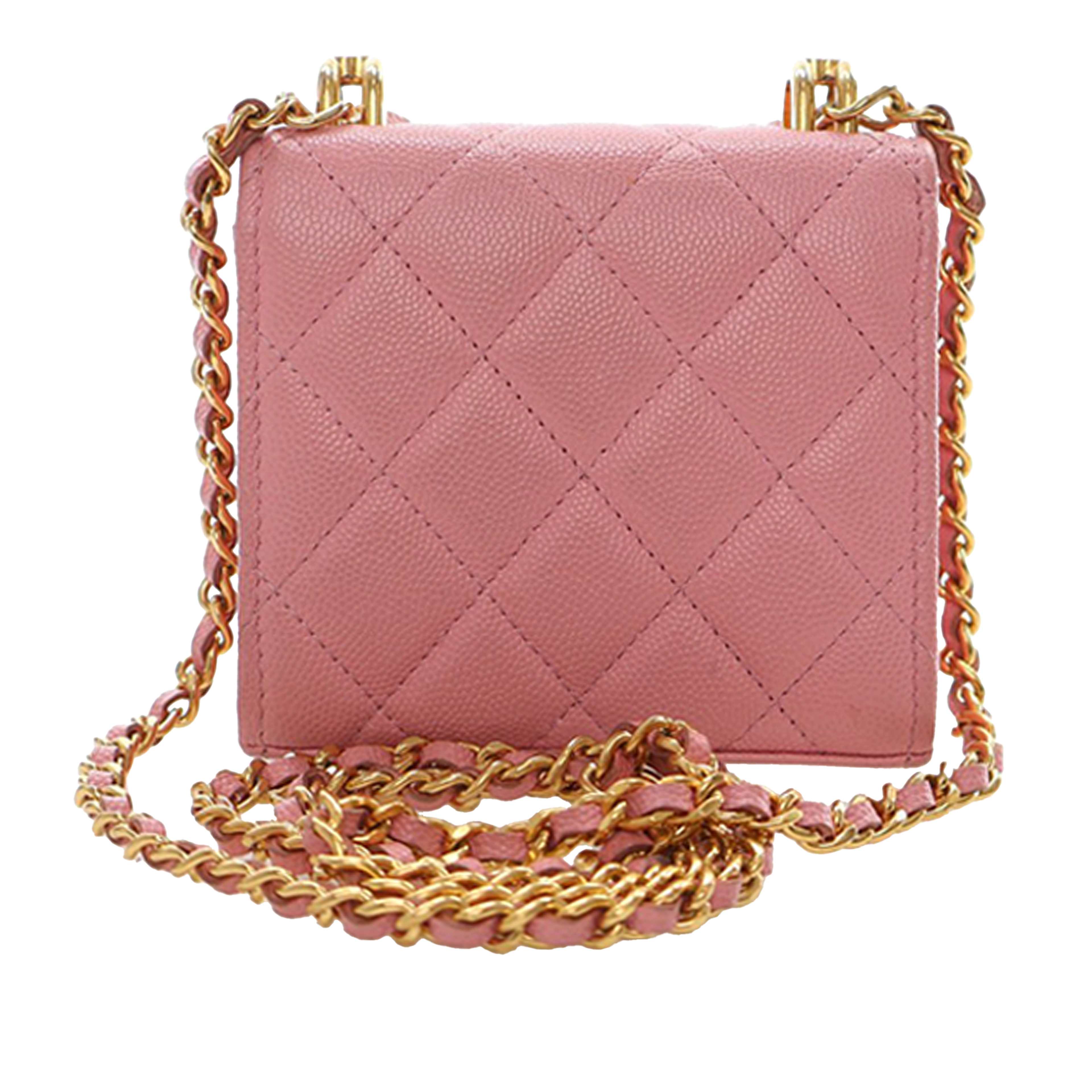 Chanel Mini Cc Quilted Caviar Top Handle Clutch With Chain, från Luxclusif, i färgen pink. Klicka för att öppna bilden i stort format