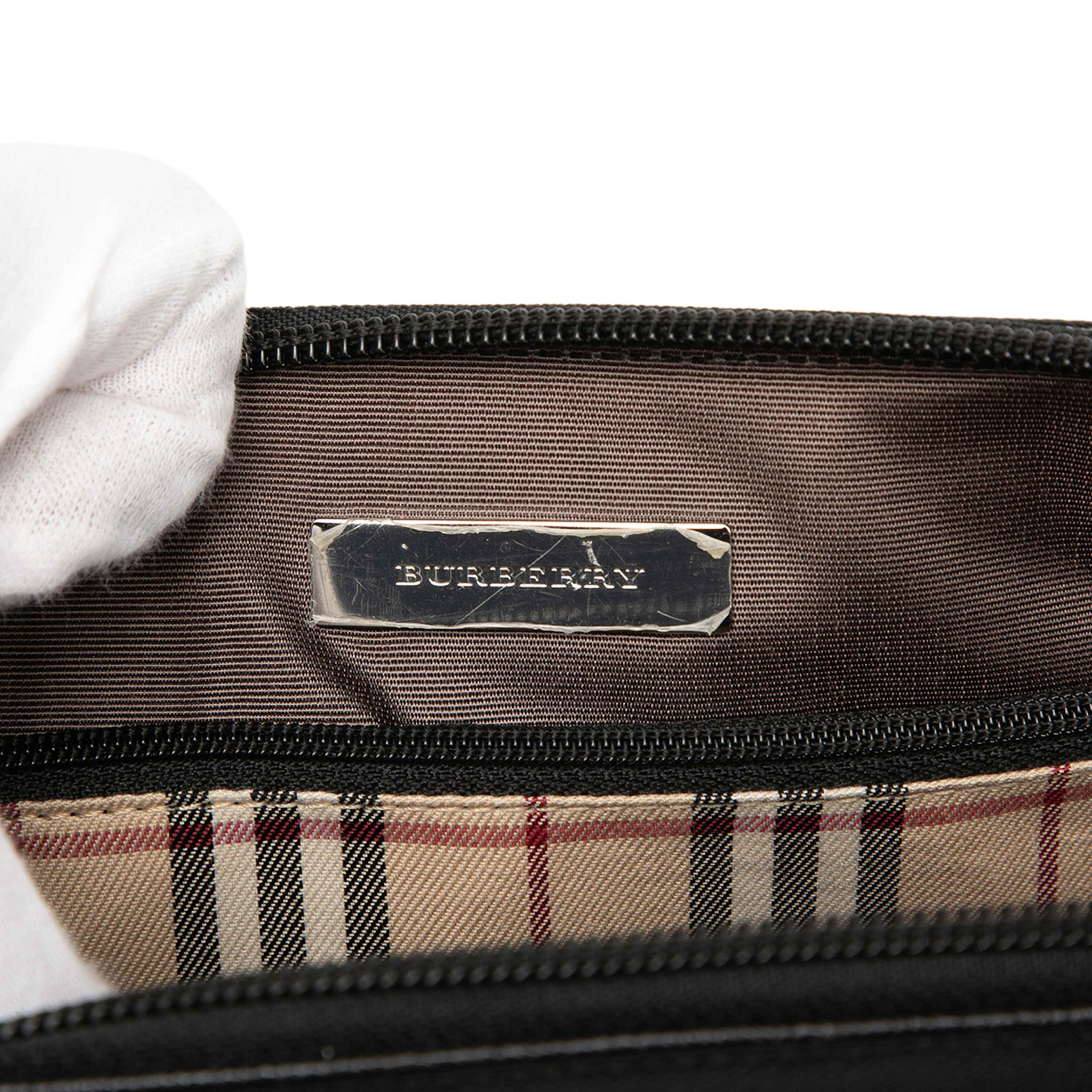 Burberry Leather Handbag, från Luxclusif, i färgen black. Klicka för att öppna bilden i stort format