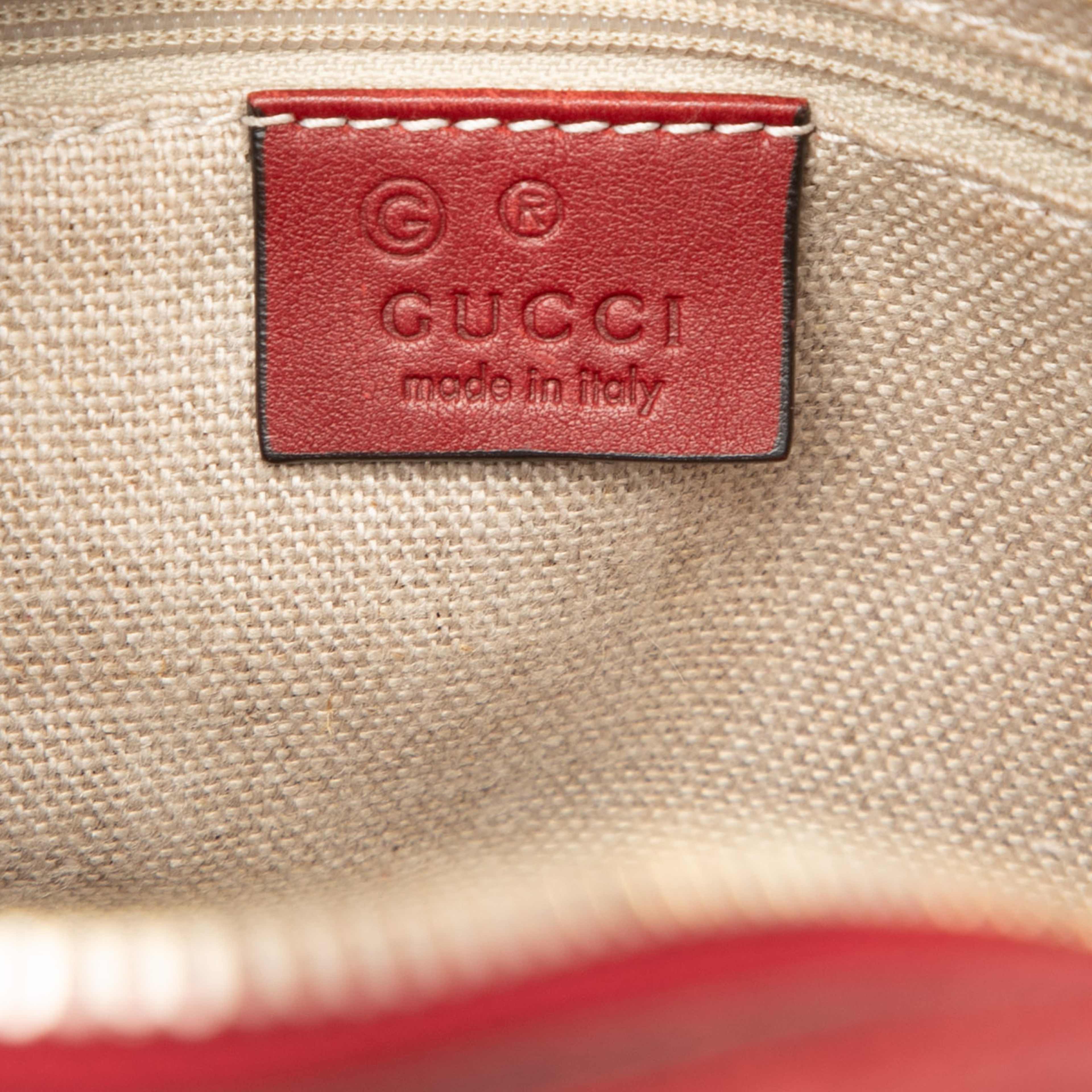 Gucci Small Microguccissima Bree Satchel, från Luxclusif, i färgen red. Klicka för att öppna bilden i stort format