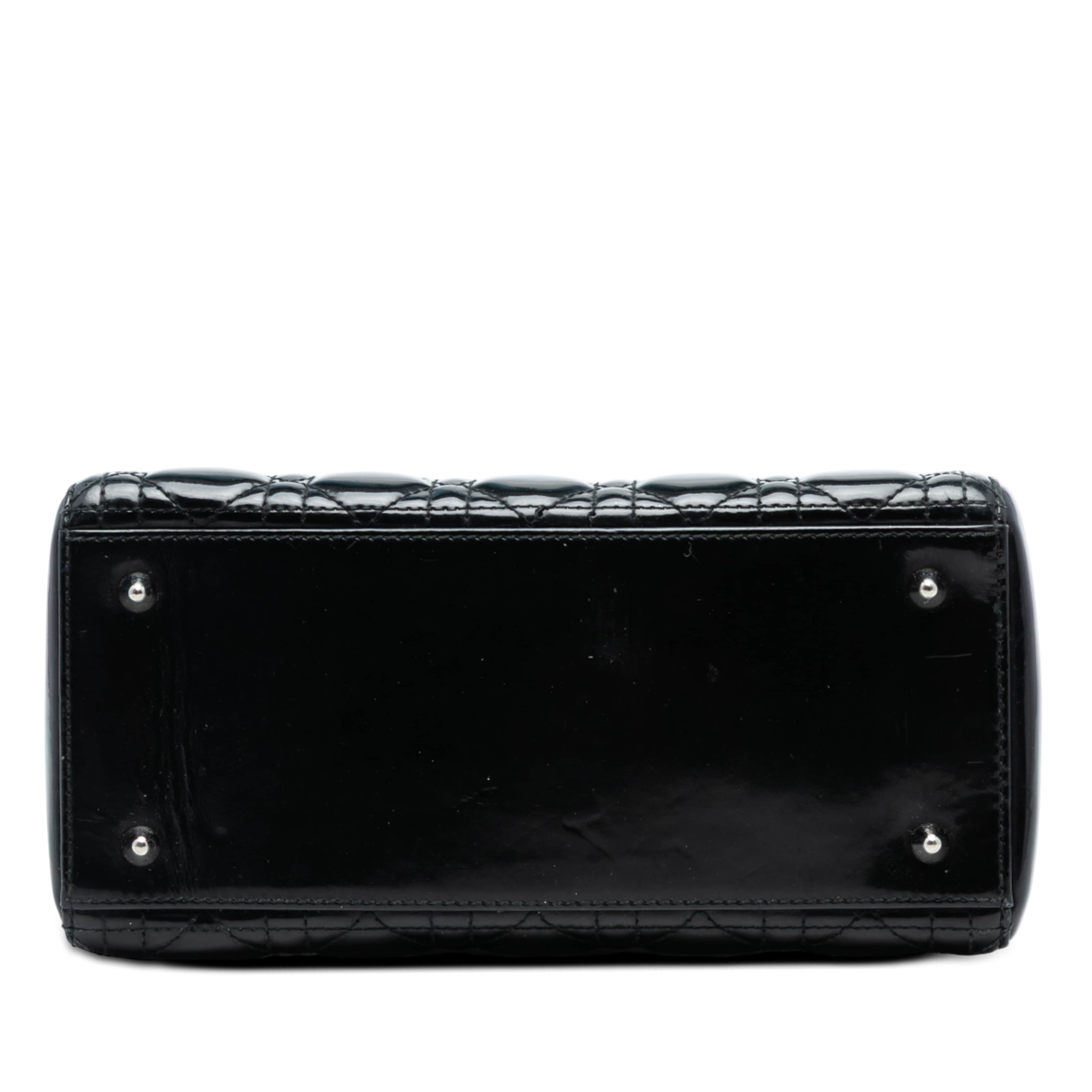 Dior Medium Patent Cannage Lady Dior, från Luxclusif, i färgen black. Klicka för att öppna bilden i stort format