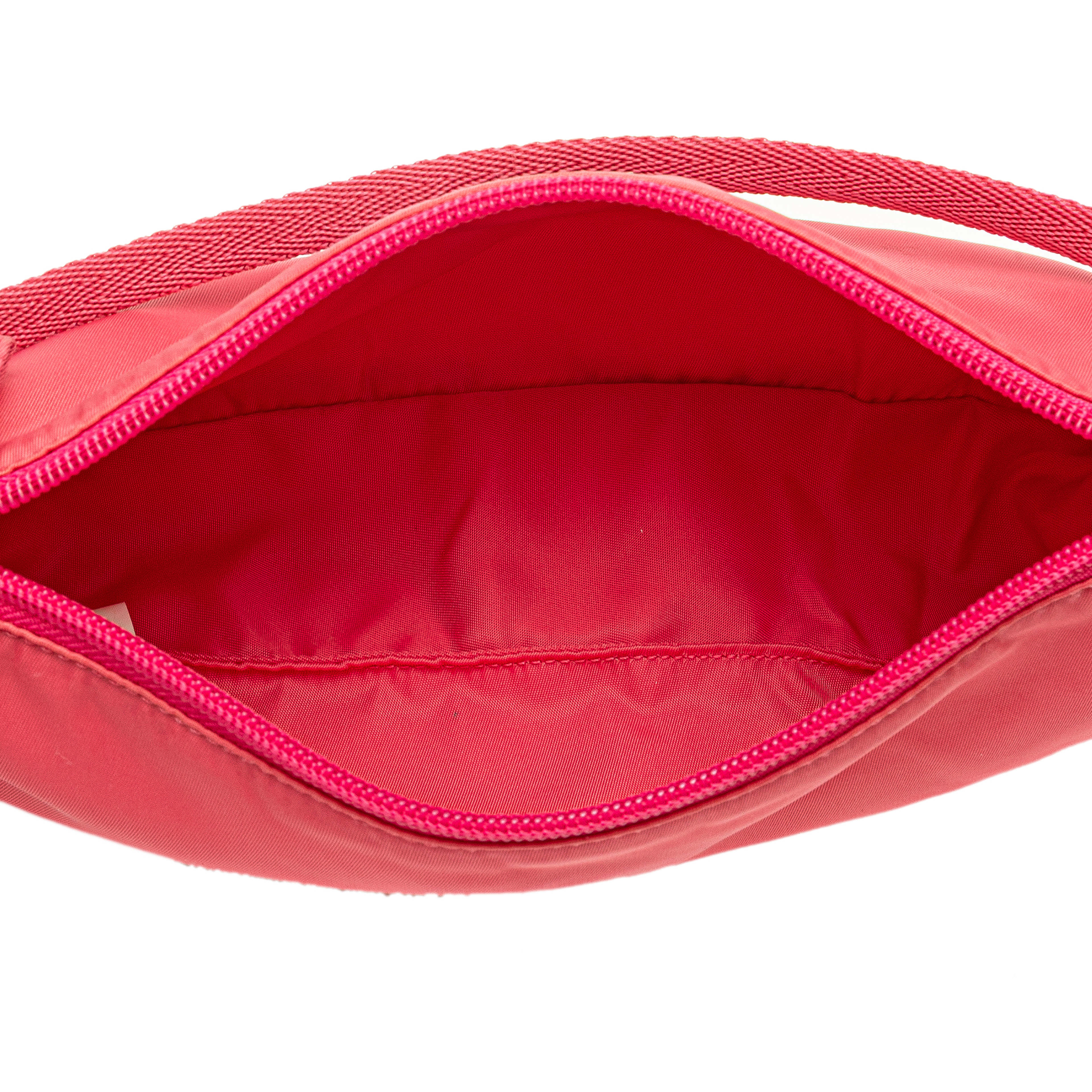 Prada Tessuto Shoulder Bag, från Luxclusif, i färgen pink. Klicka för att öppna bilden i stort format