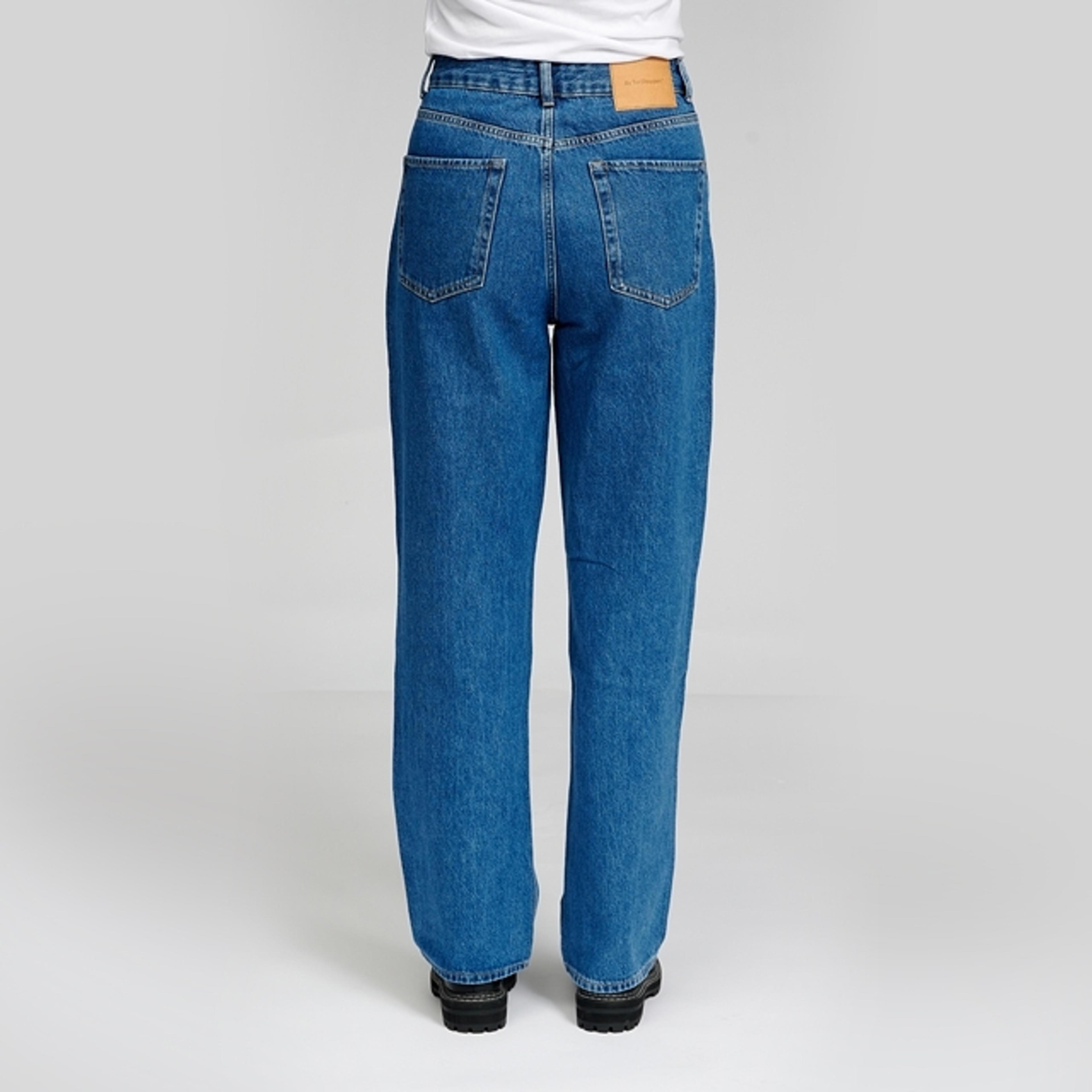 Performance Loose Jeans