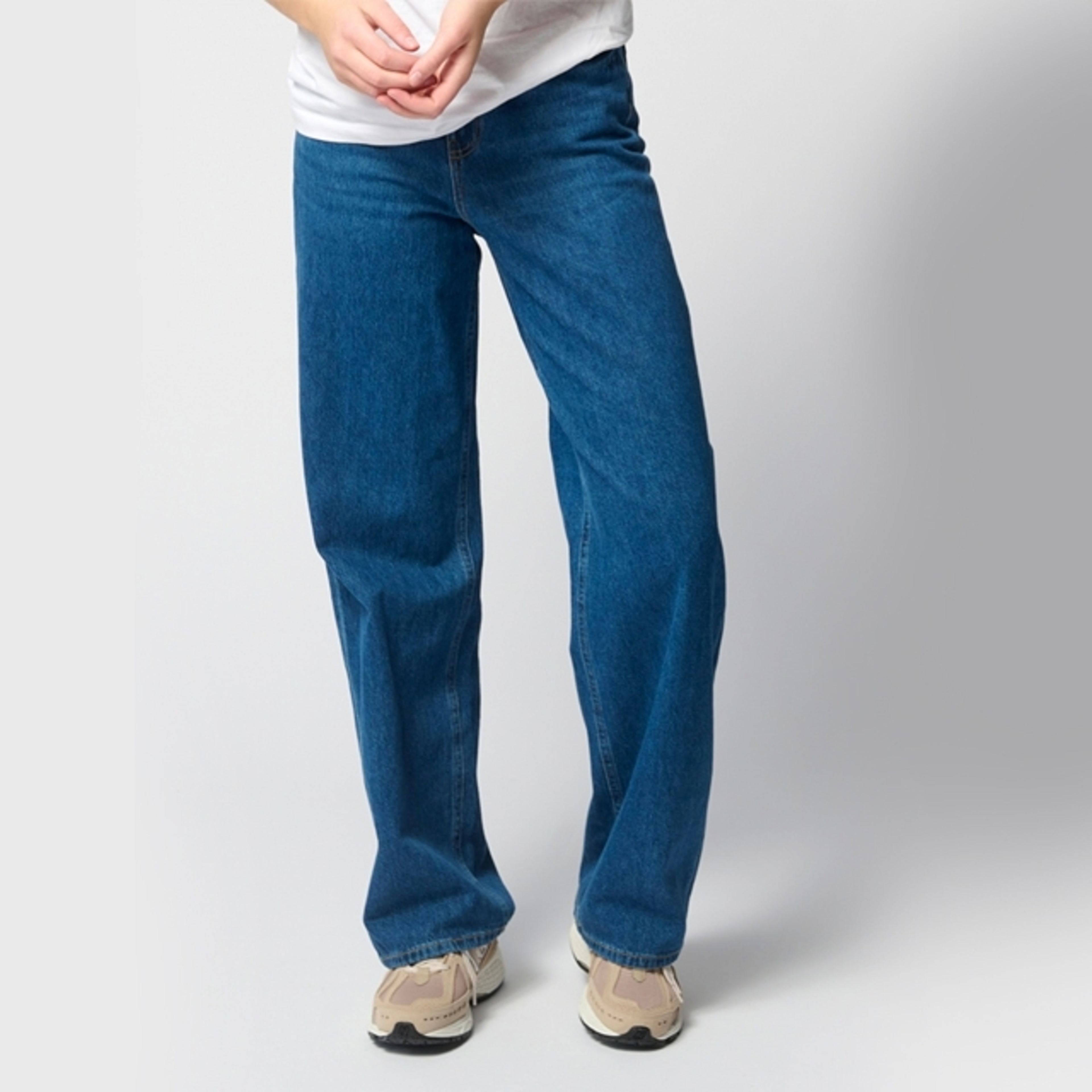 Performance Loose Jeans