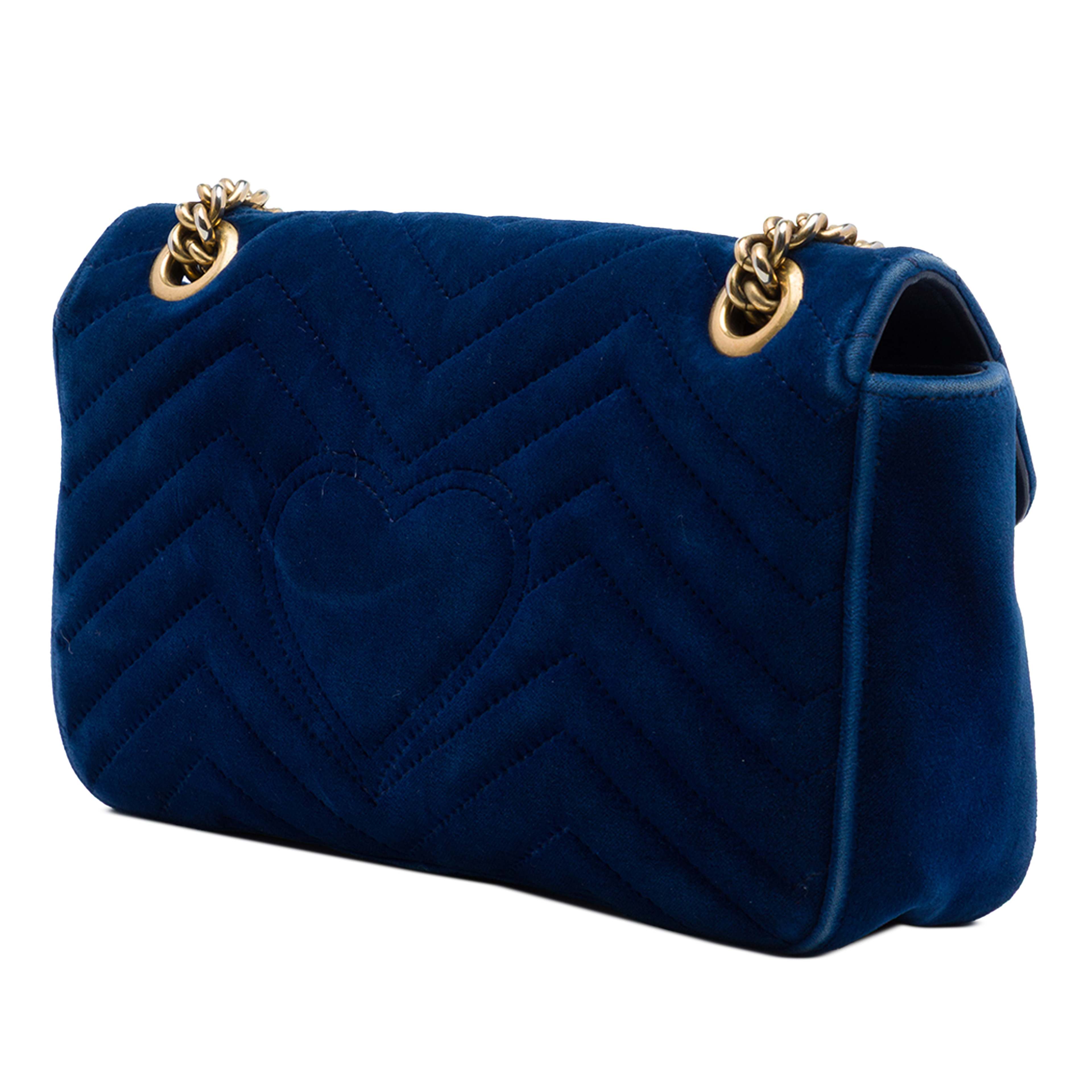 Gucci Medium Gg Marmont Matelasse Velvet Shoulder Bag, från Luxclusif, i färgen blå. Klicka för att öppna bilden i stort format