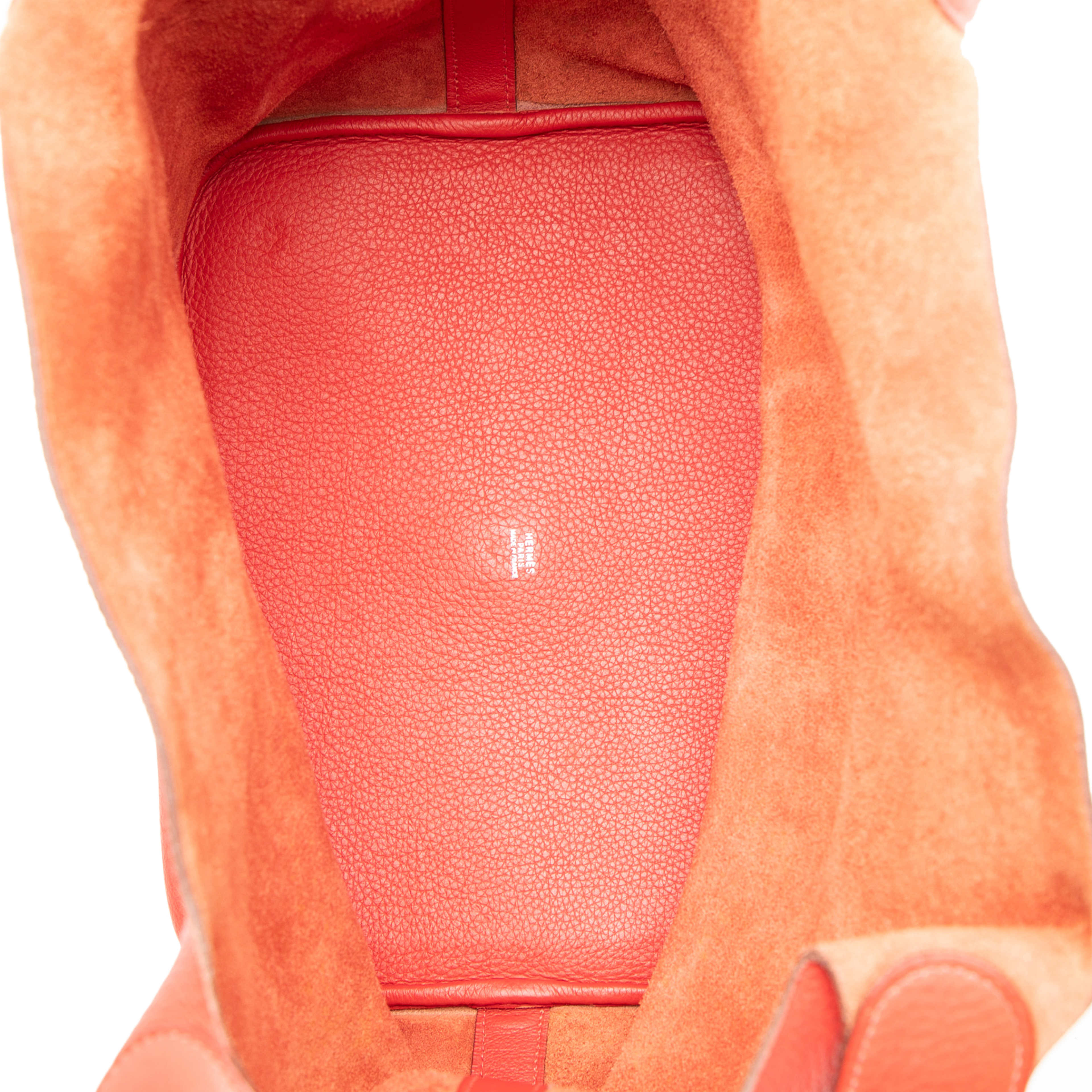 Hermès Clemence Picotin Lock 33, från Luxclusif, i färgen red. Klicka för att öppna bilden i stort format