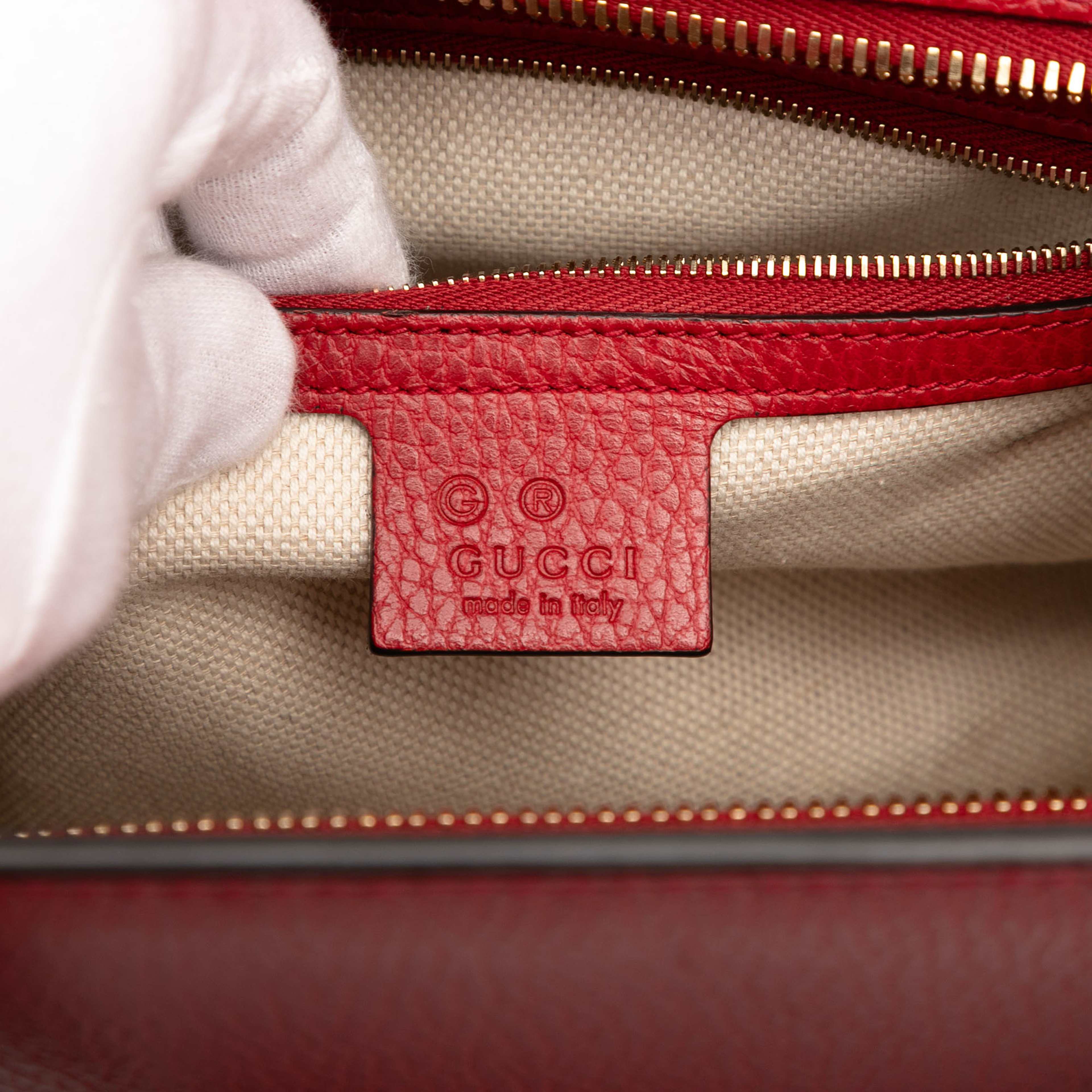 Gucci Medium Dollar Calf Soho Top Handle Convertible Tote, från Luxclusif, i färgen red. Klicka för att öppna bilden i stort format