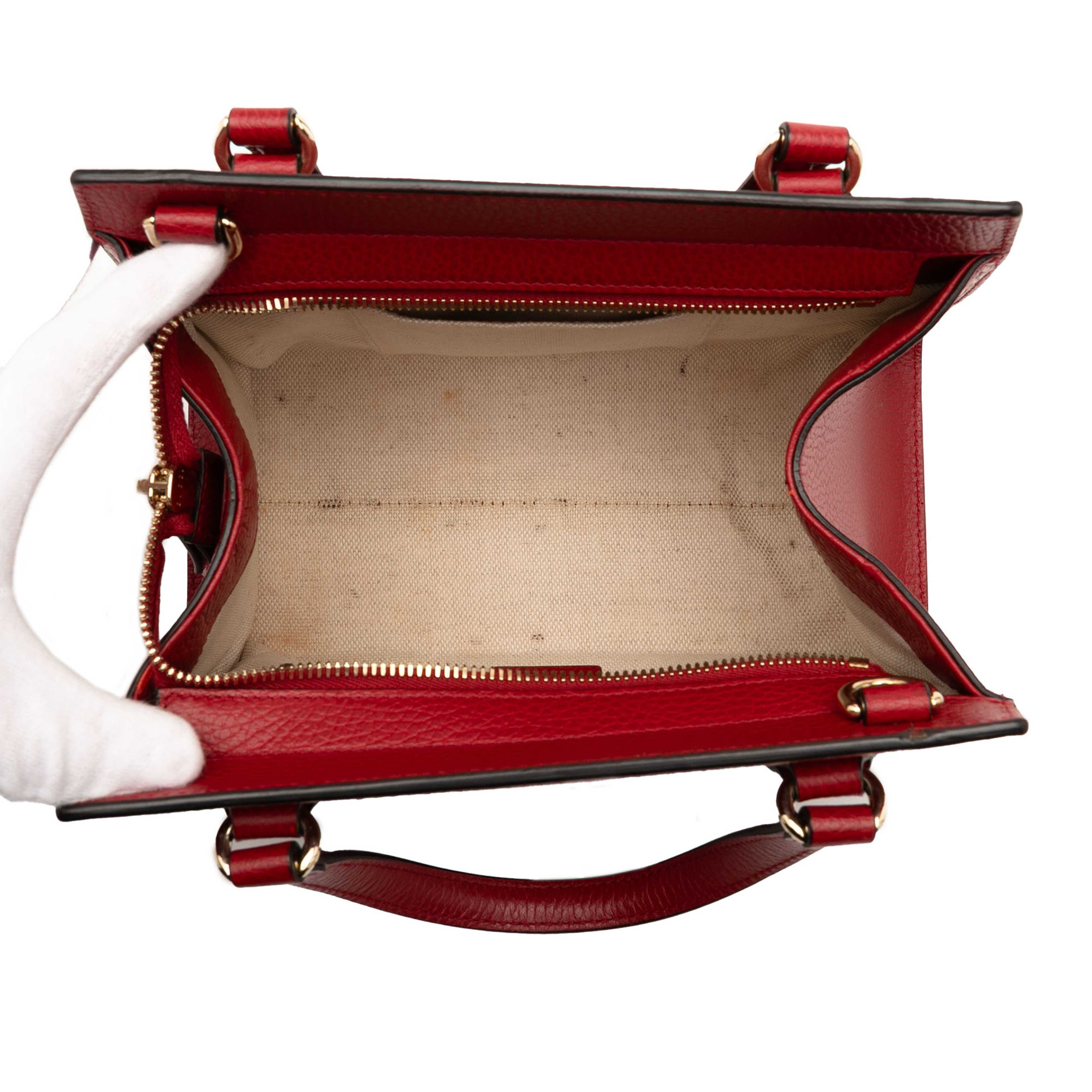 Gucci Medium Dollar Calf Soho Top Handle Convertible Tote, från Luxclusif, i färgen red. Klicka för att öppna bilden i stort format