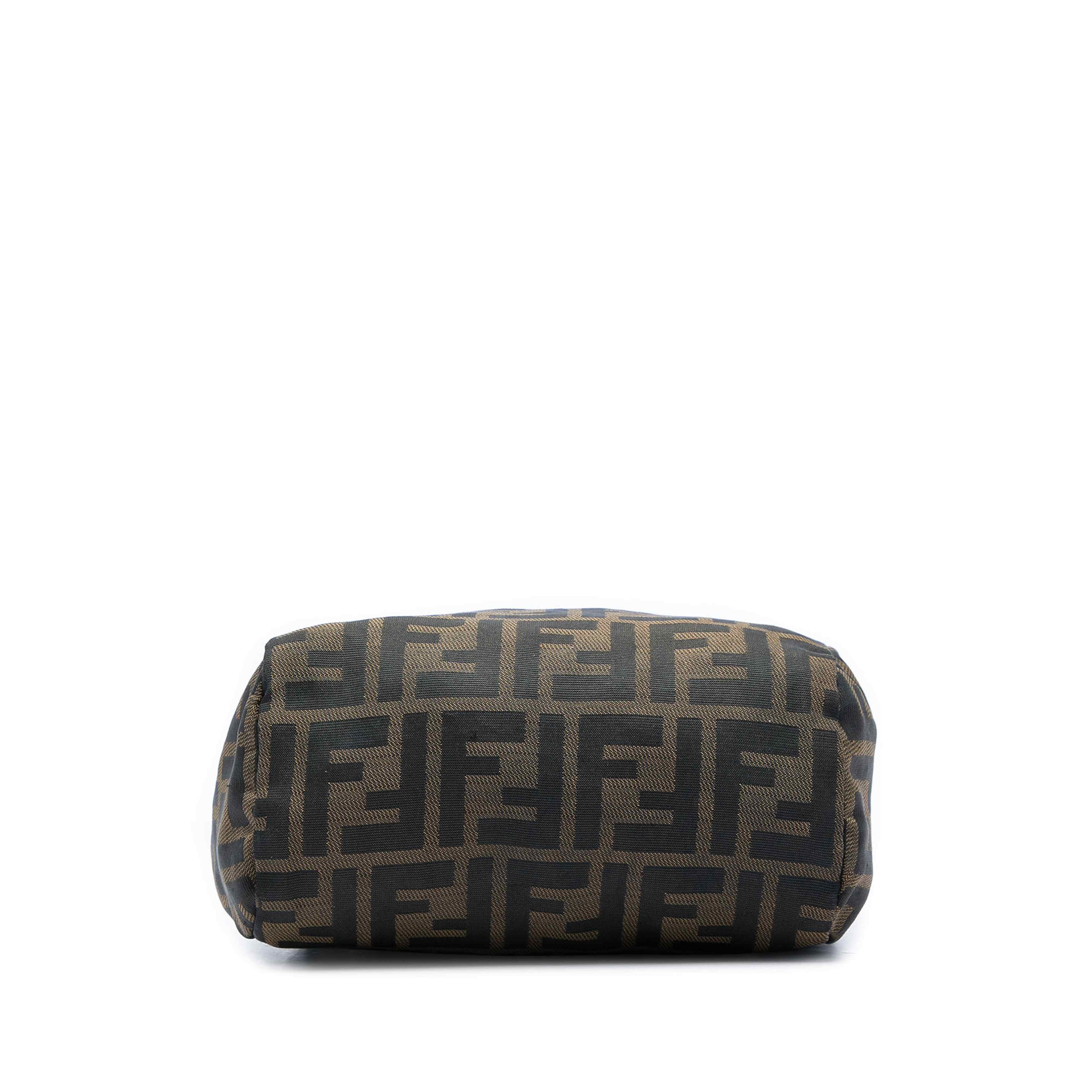 Fendi Mini Zucca Canvas Handbag, från Luxclusif, i färgen brun. Klicka för att öppna bilden i stort format