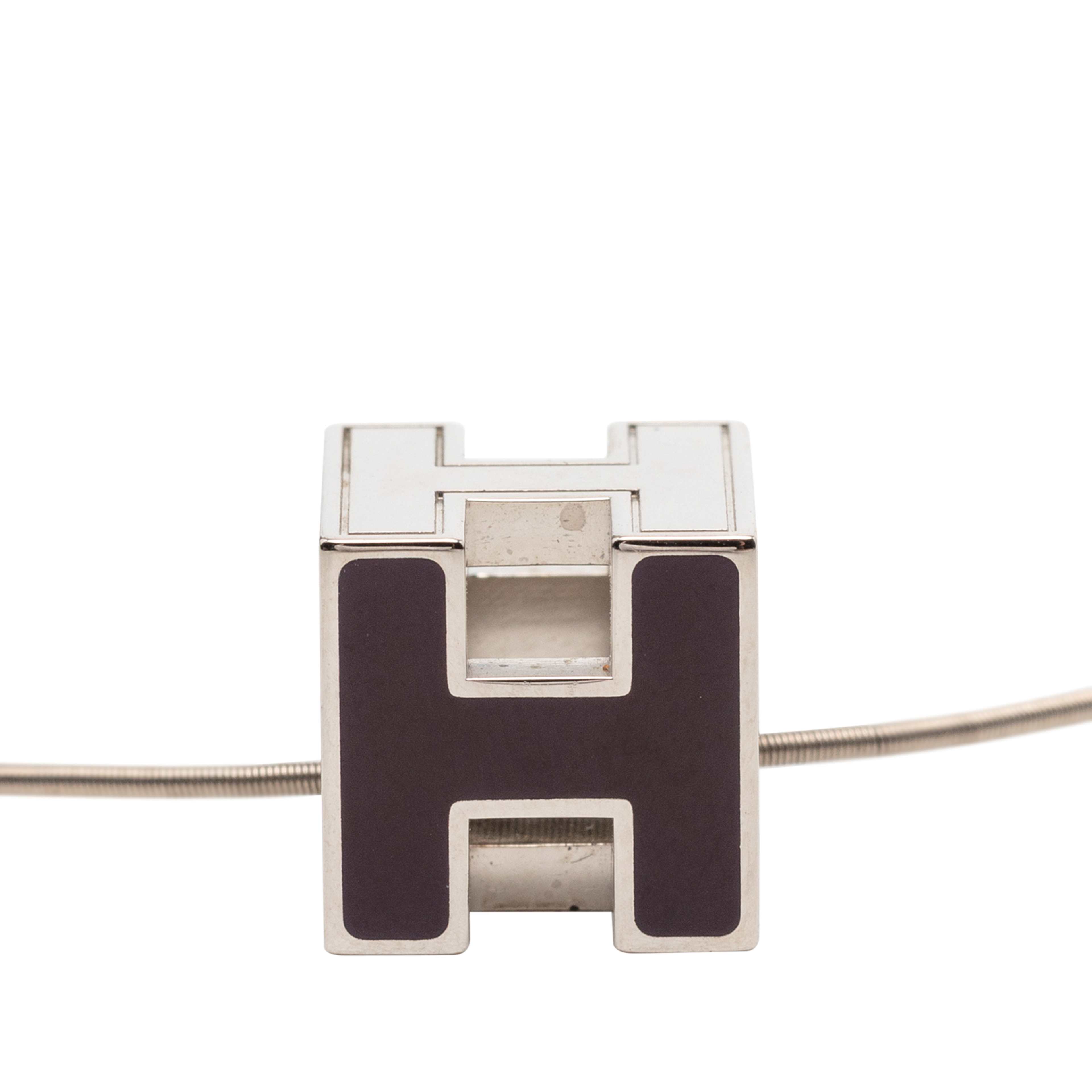 Hermès Palladium Plated Enamel Cage Dh Cube Necklace, från Luxclusif, i färgen silver. Klicka för att öppna bilden i stort format