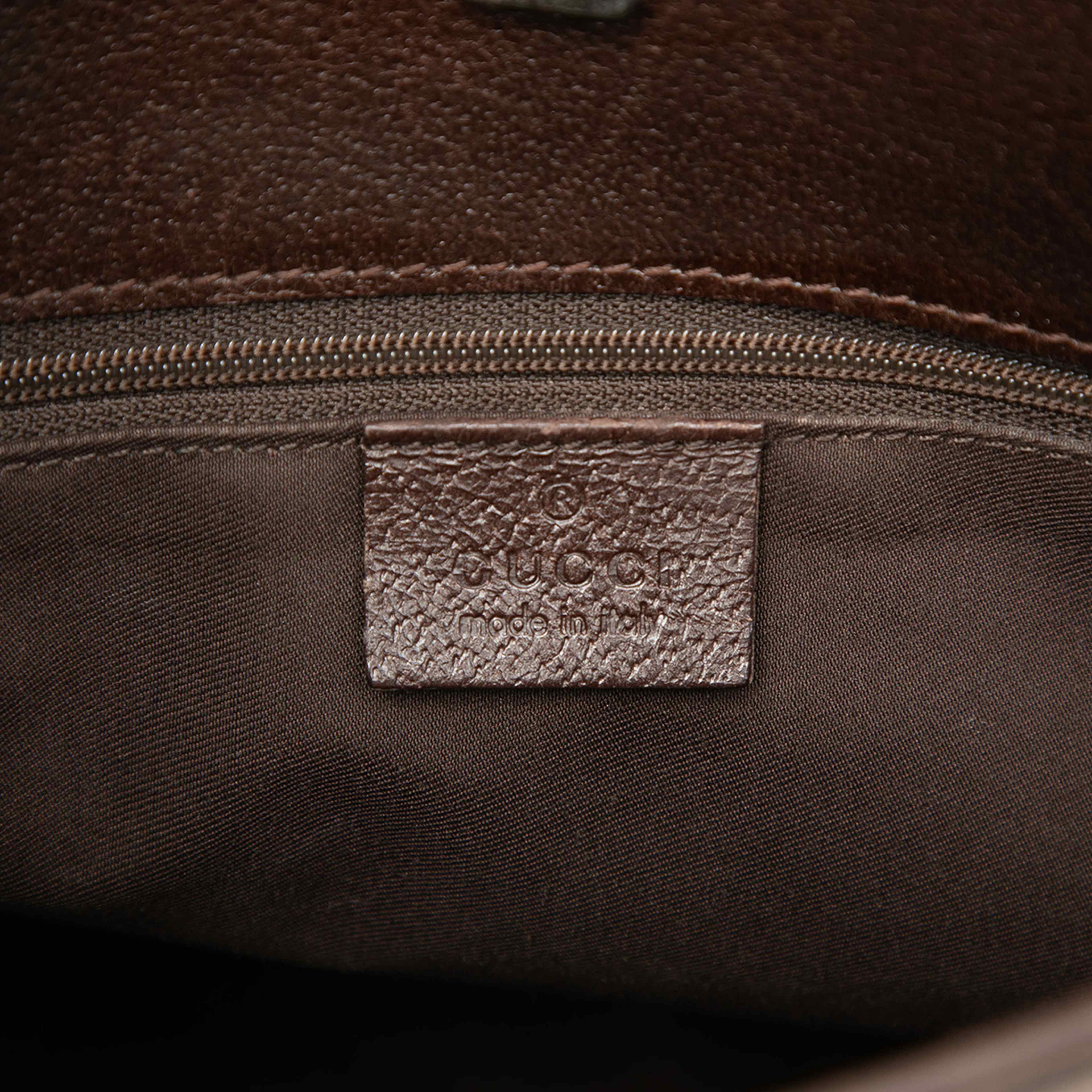 Gucci Gg Canvas Eclipse Crossbody, från Luxclusif, i färgen beige. Klicka för att öppna bilden i stort format