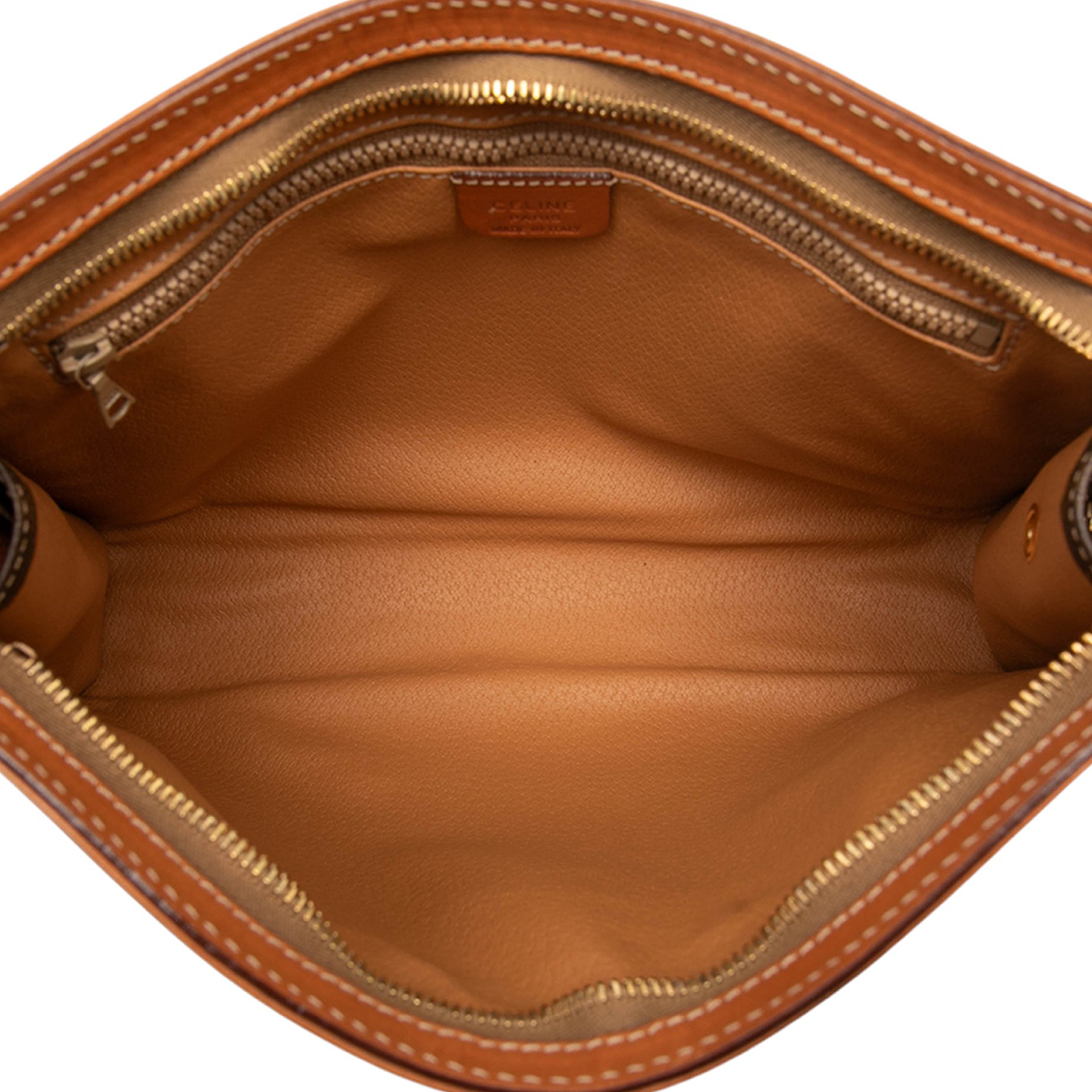 Celine Macadam Coated Canvas Clutch, från Luxclusif, i färgen brown. Klicka för att öppna bilden i stort format