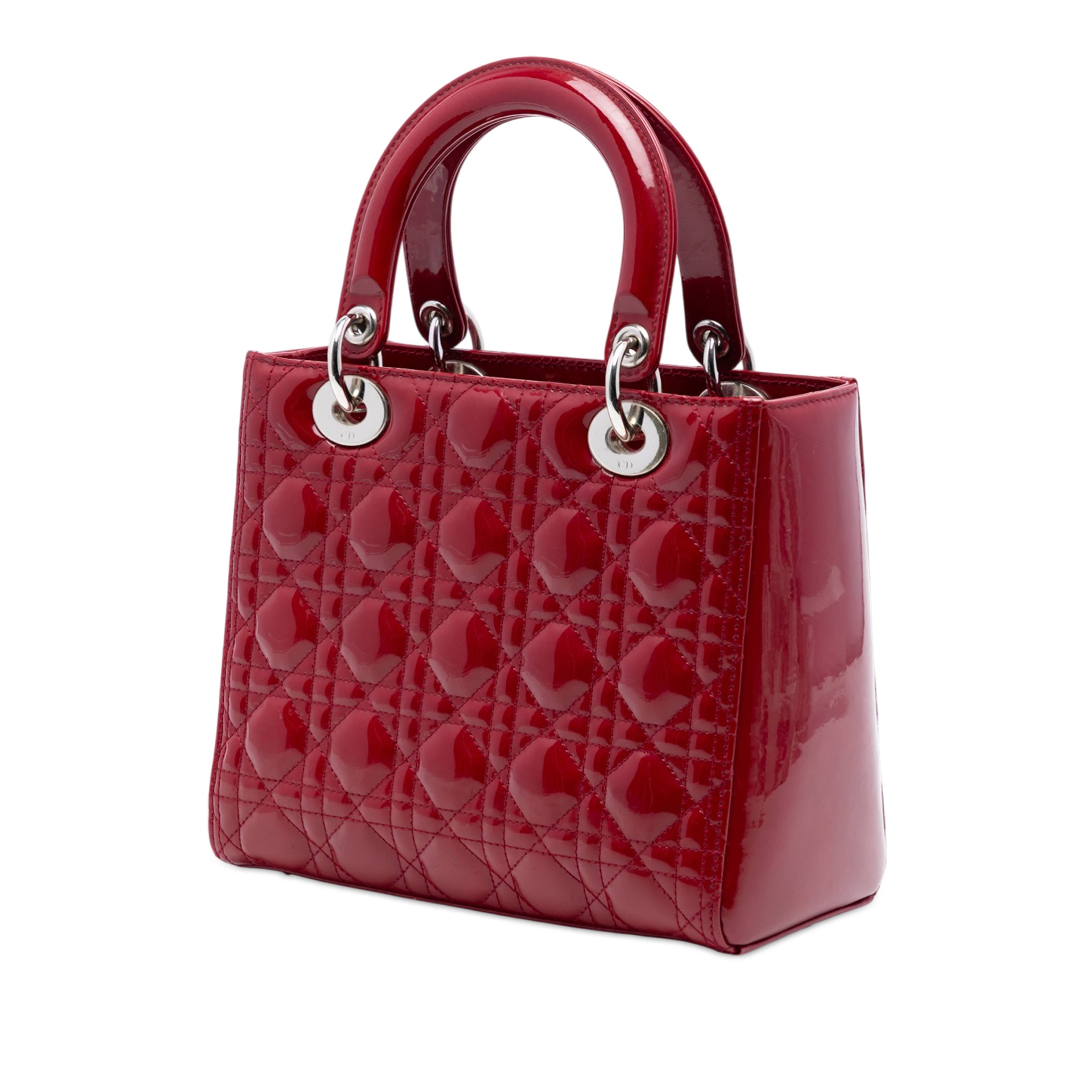 Dior Medium Patent Cannage Lady Dior, från Luxclusif, i färgen röd. Klicka för att öppna bilden i stort format