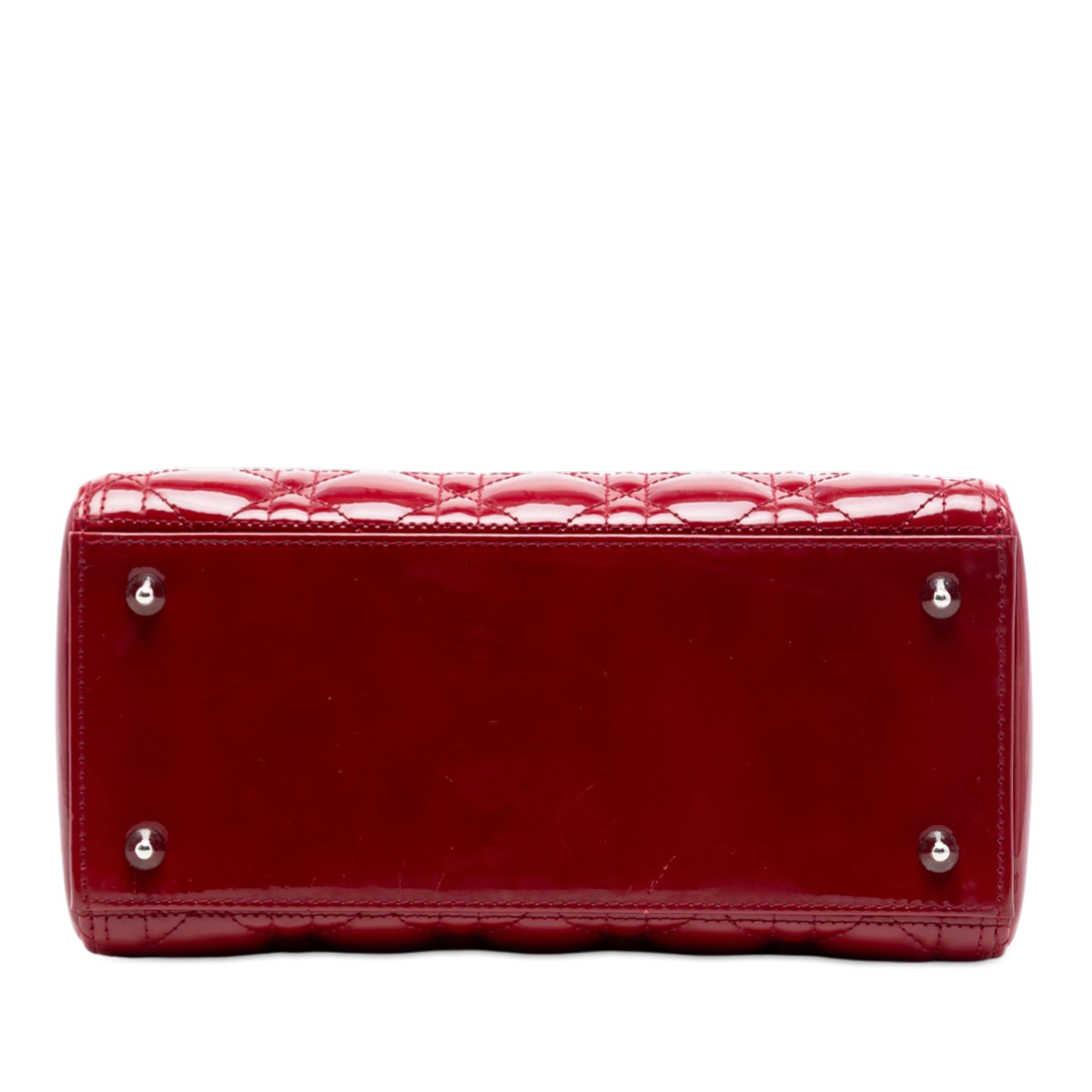 Dior Medium Patent Cannage Lady Dior, från Luxclusif, i färgen röd. Klicka för att öppna bilden i stort format