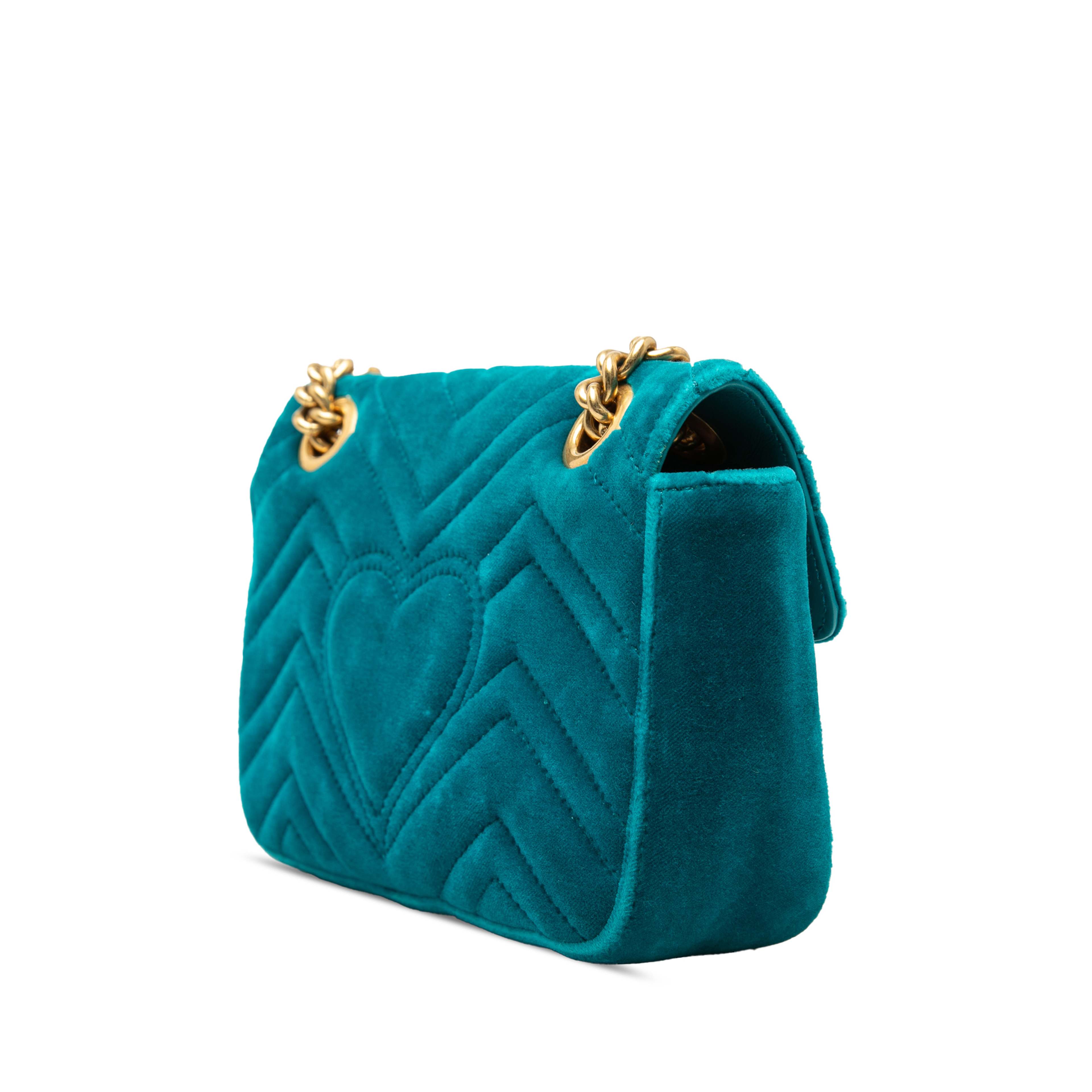 Gucci Small Gg Marmont Matelasse Velvet Shoulder Bag, från Luxclusif, i färgen blå. Klicka för att öppna bilden i stort format