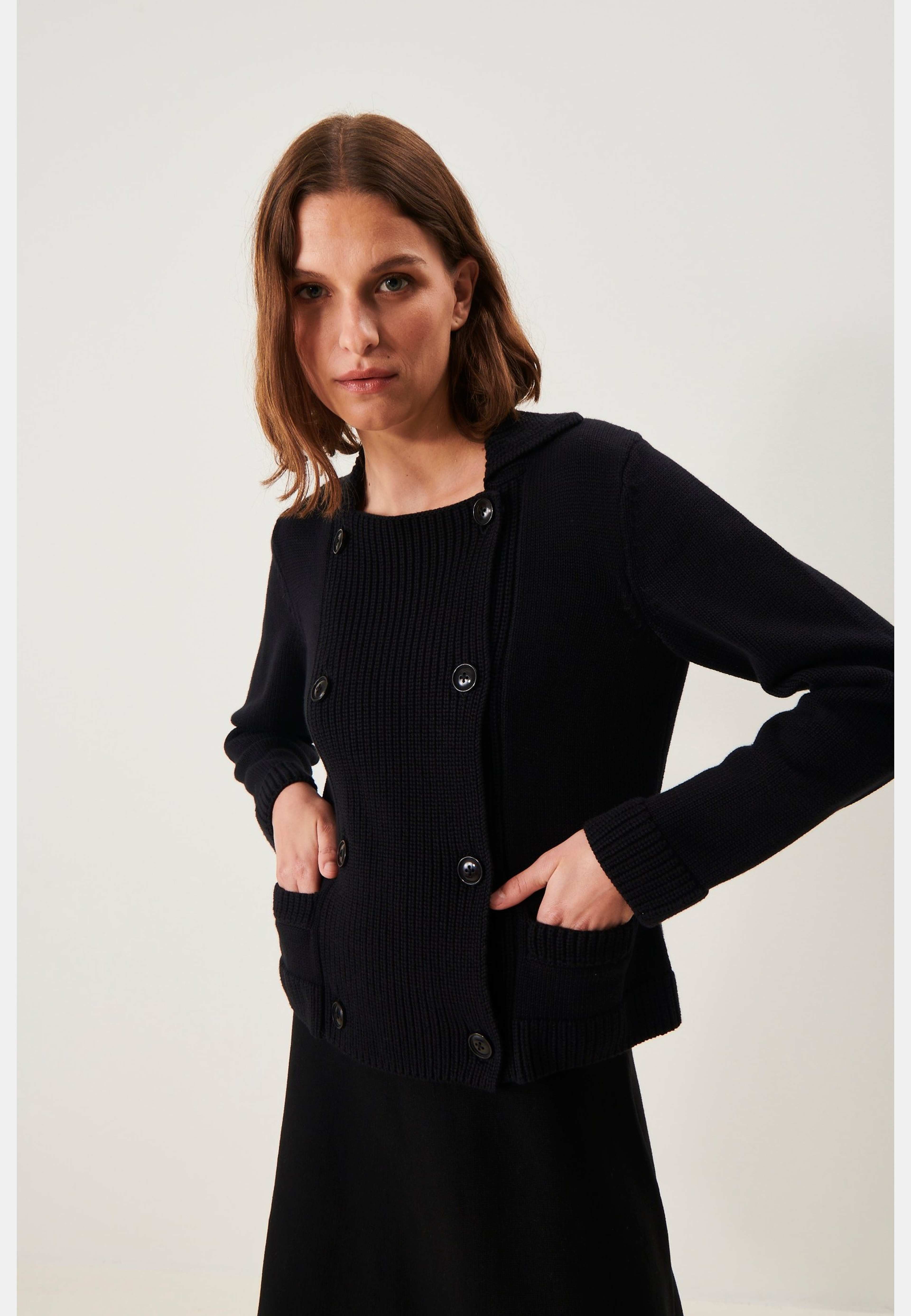 Thora Cardigan, från Jumperfabriken, i färgen black. Klicka för att öppna bilden i stort format