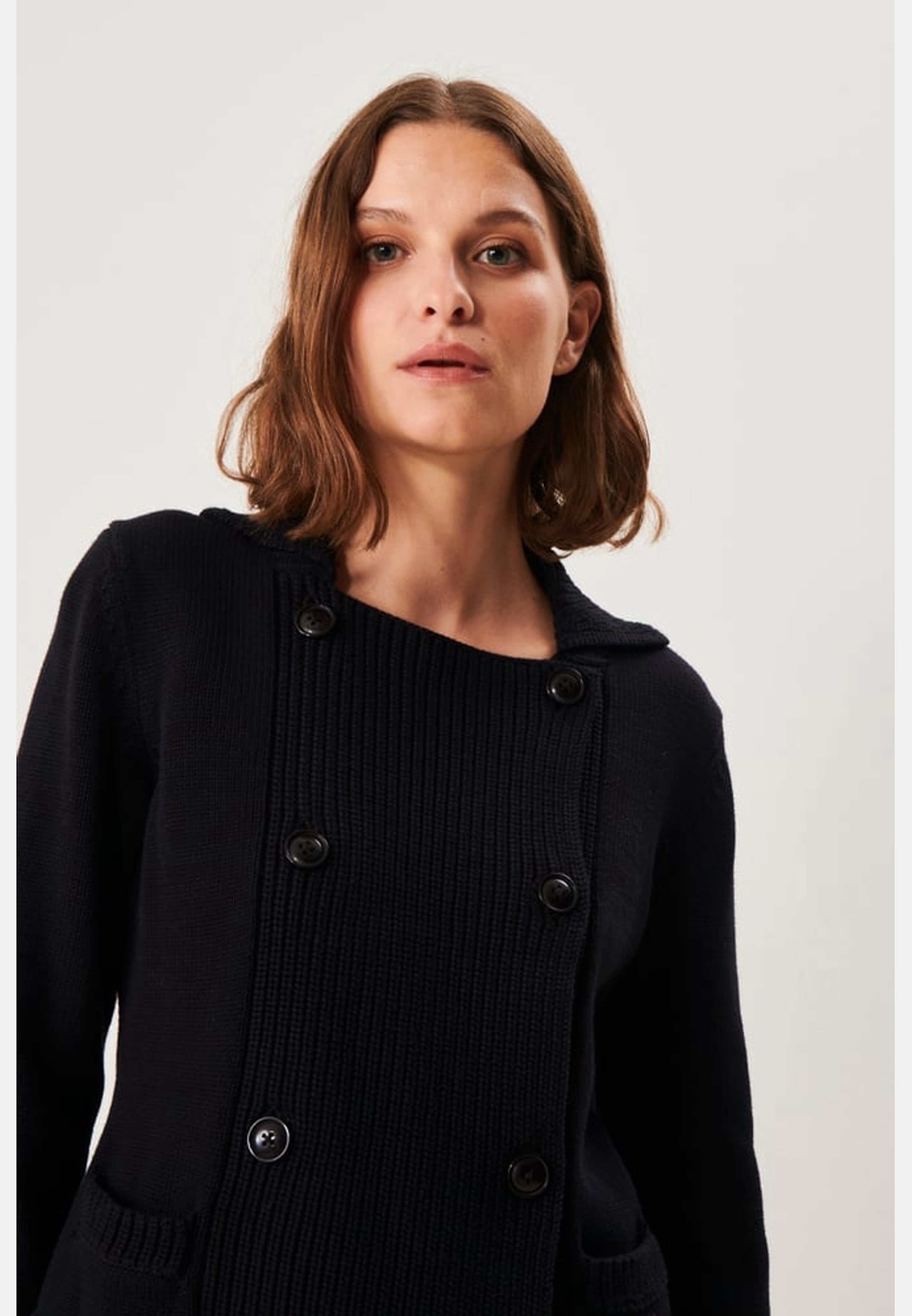 Thora Cardigan, från Jumperfabriken, i färgen black. Klicka för att öppna bilden i stort format