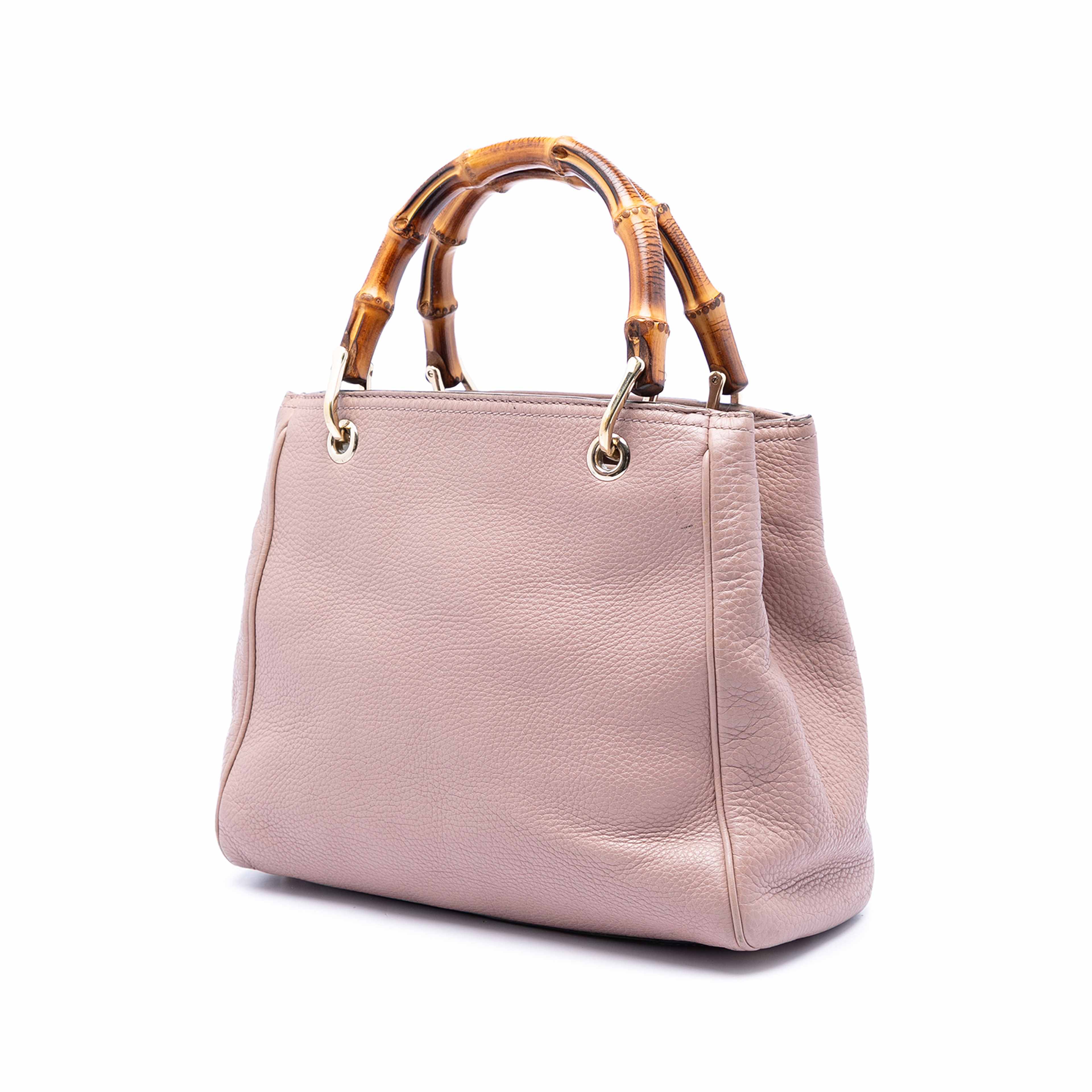 Gucci Small Calfskin Bamboo Shopper Satchel, från Luxclusif, i färgen rosa. Klicka för att öppna bilden i stort format